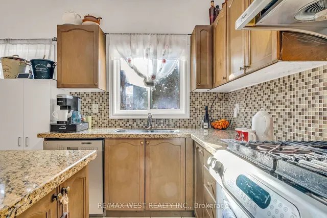 Additional property image - 8 Lampman Dr