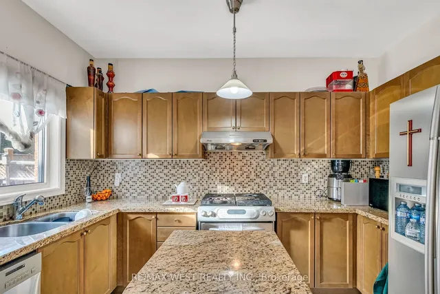 Additional property image - 8 Lampman Dr