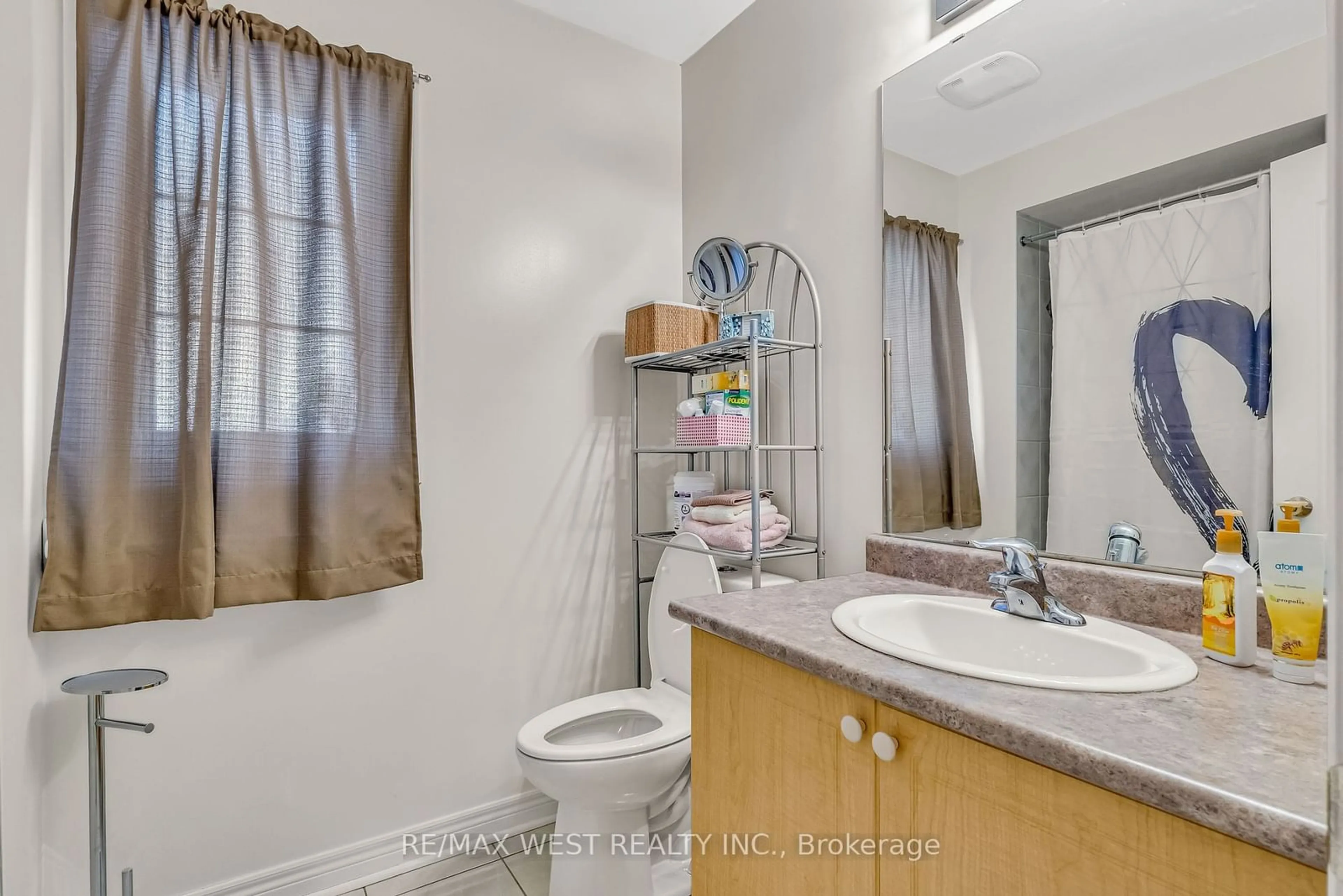 Standard bathroom, unknown for 8 Lampman Dr, Toronto Ontario M1E 5L1