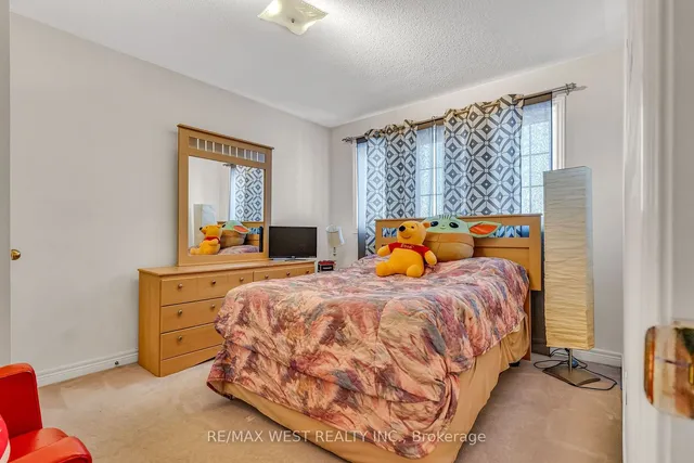 Additional property image - 8 Lampman Dr