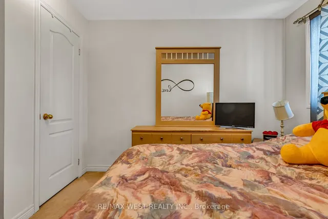 Additional property image - 8 Lampman Dr
