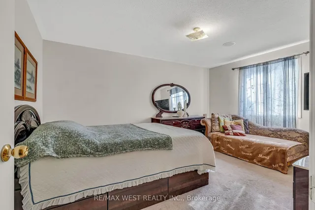 Additional property image - 8 Lampman Dr