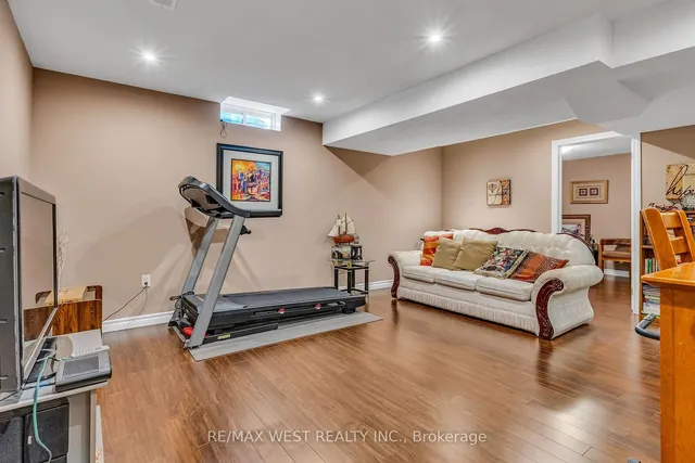 Additional property image - 8 Lampman Dr