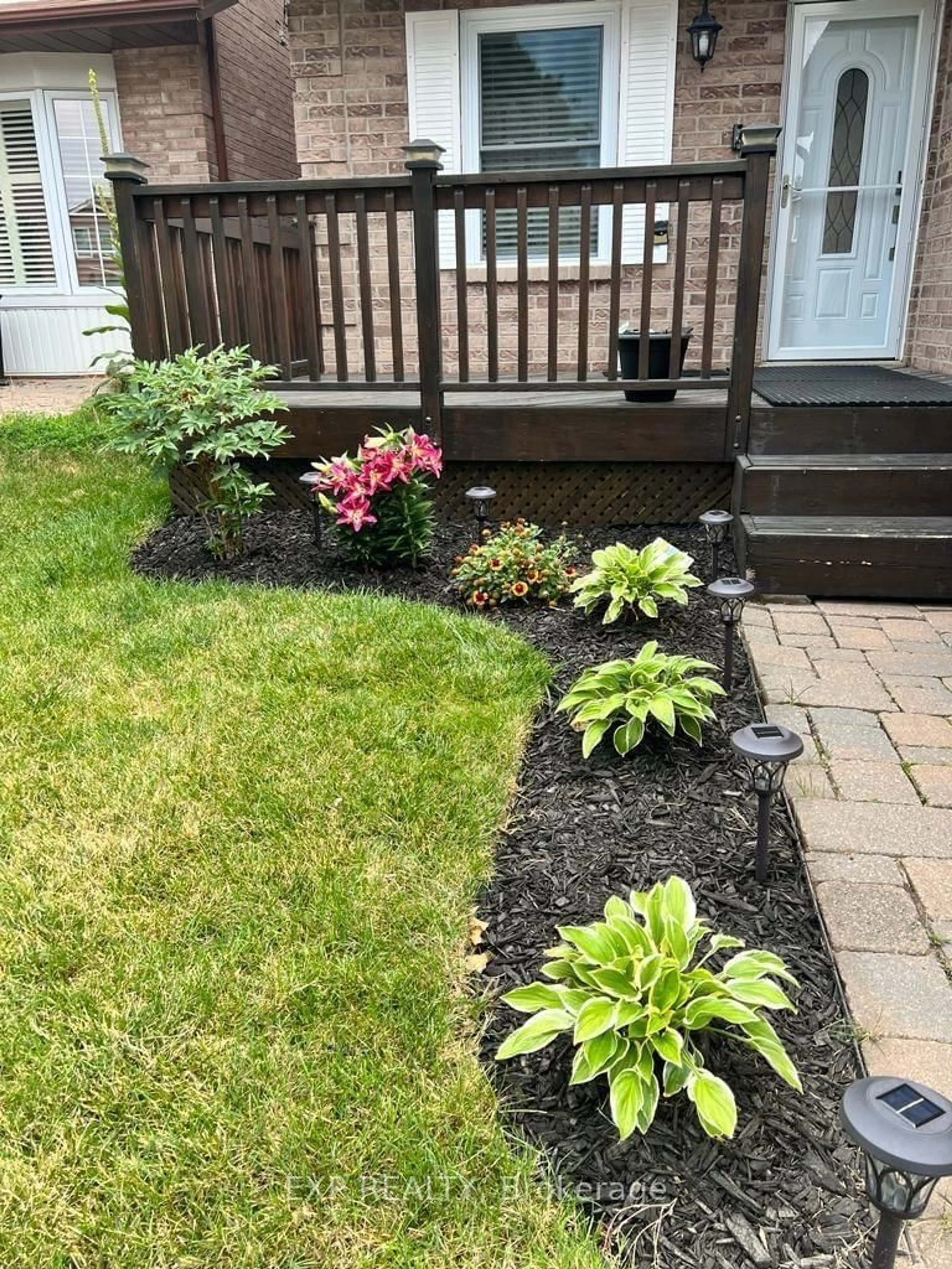 Patio, street for 104 Rotherglen Rd, Ajax Ontario L1T 1T5