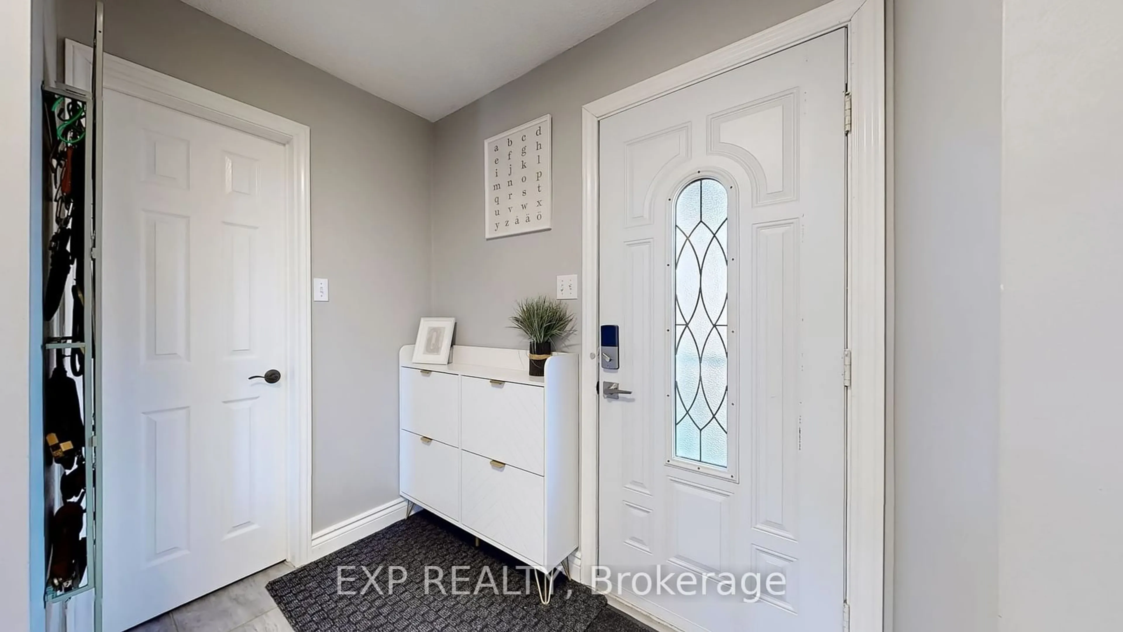 Indoor entryway for 104 Rotherglen Rd, Ajax Ontario L1T 1T5