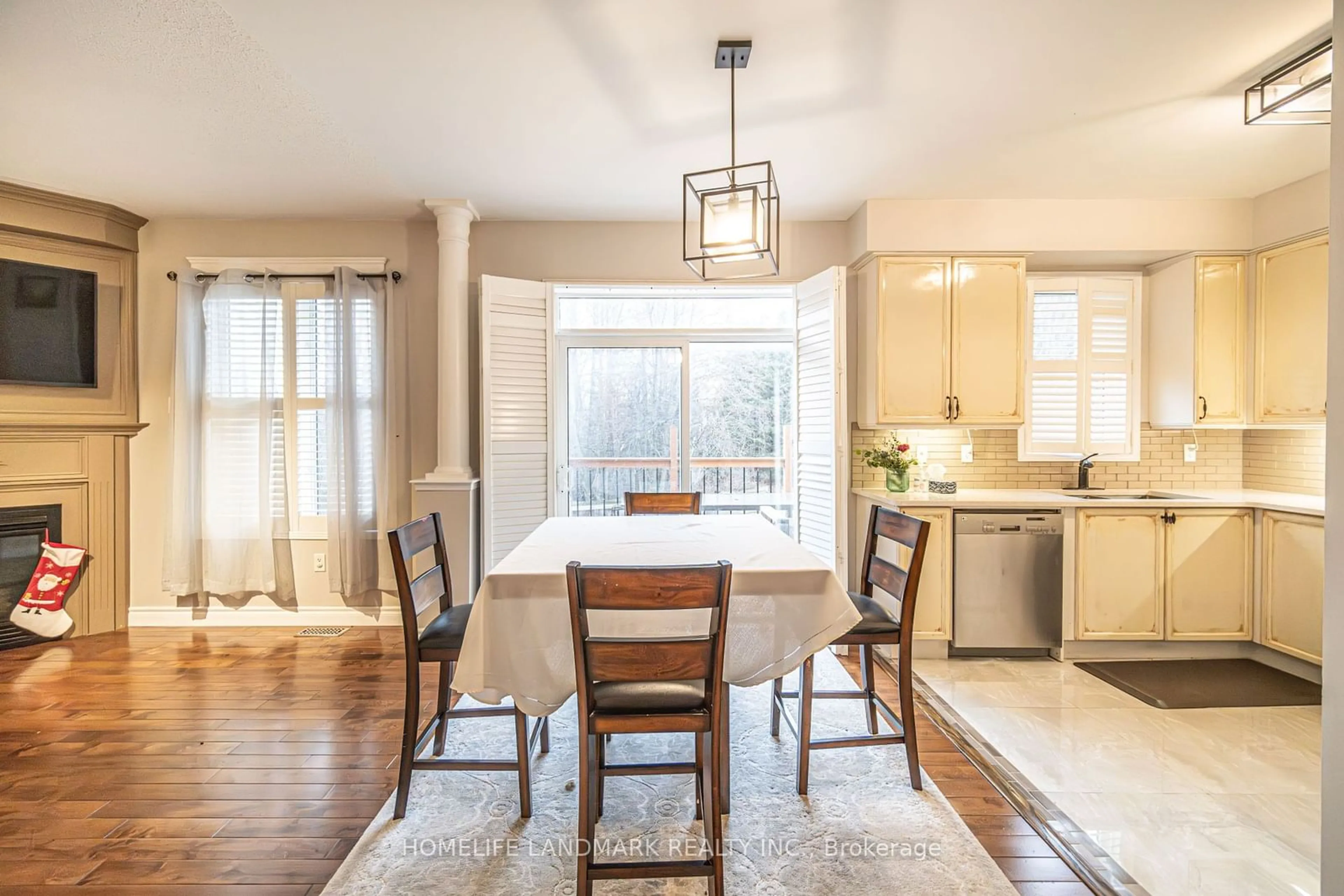 Dining room, unknown for 167 Darren Ave, Whitby Ontario L1R 0E7