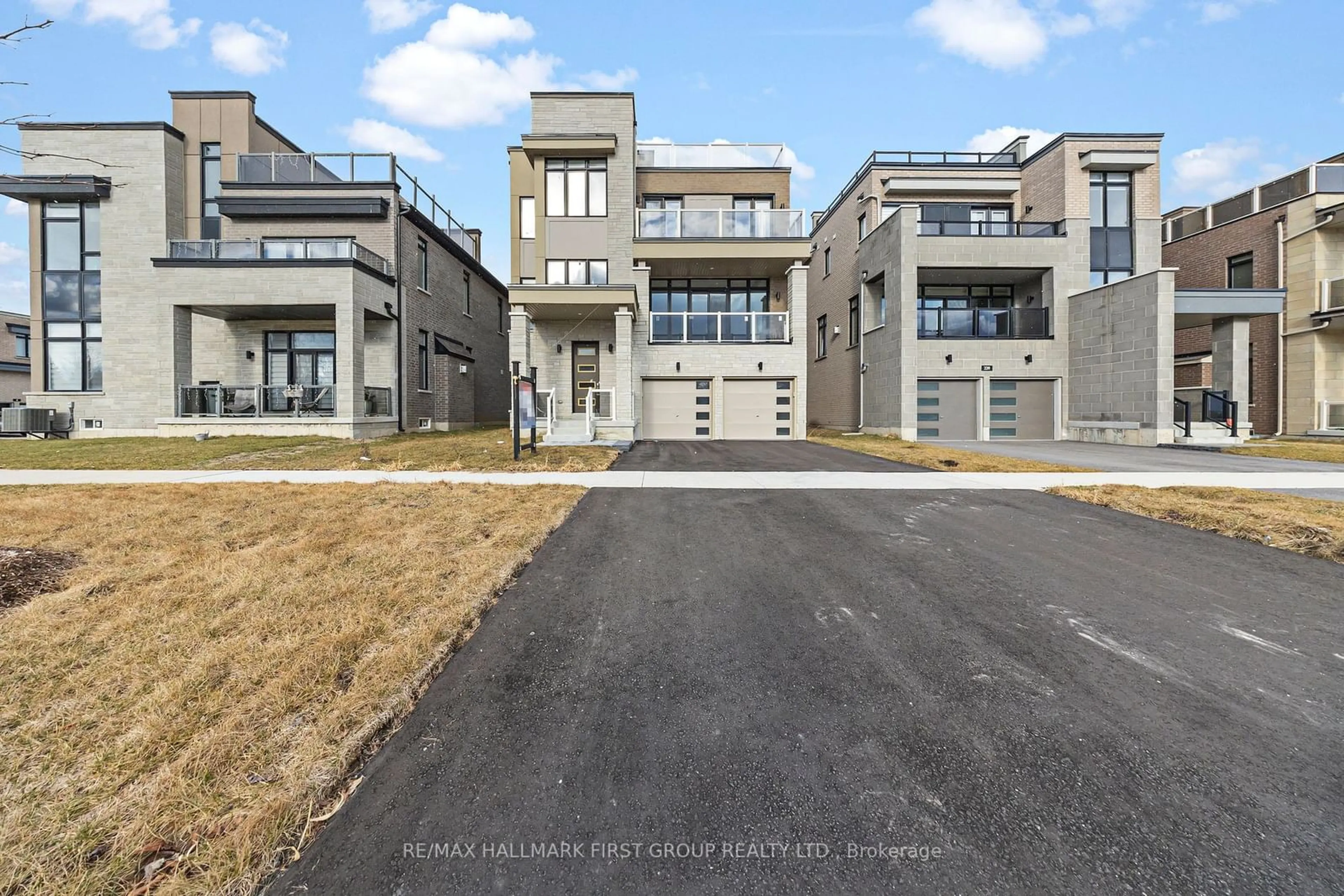 A pic from outside/outdoor area/front of a property/back of a property/a pic from drone, street for 235 Port Darlington Rd, Clarington Ontario L1C 3K3