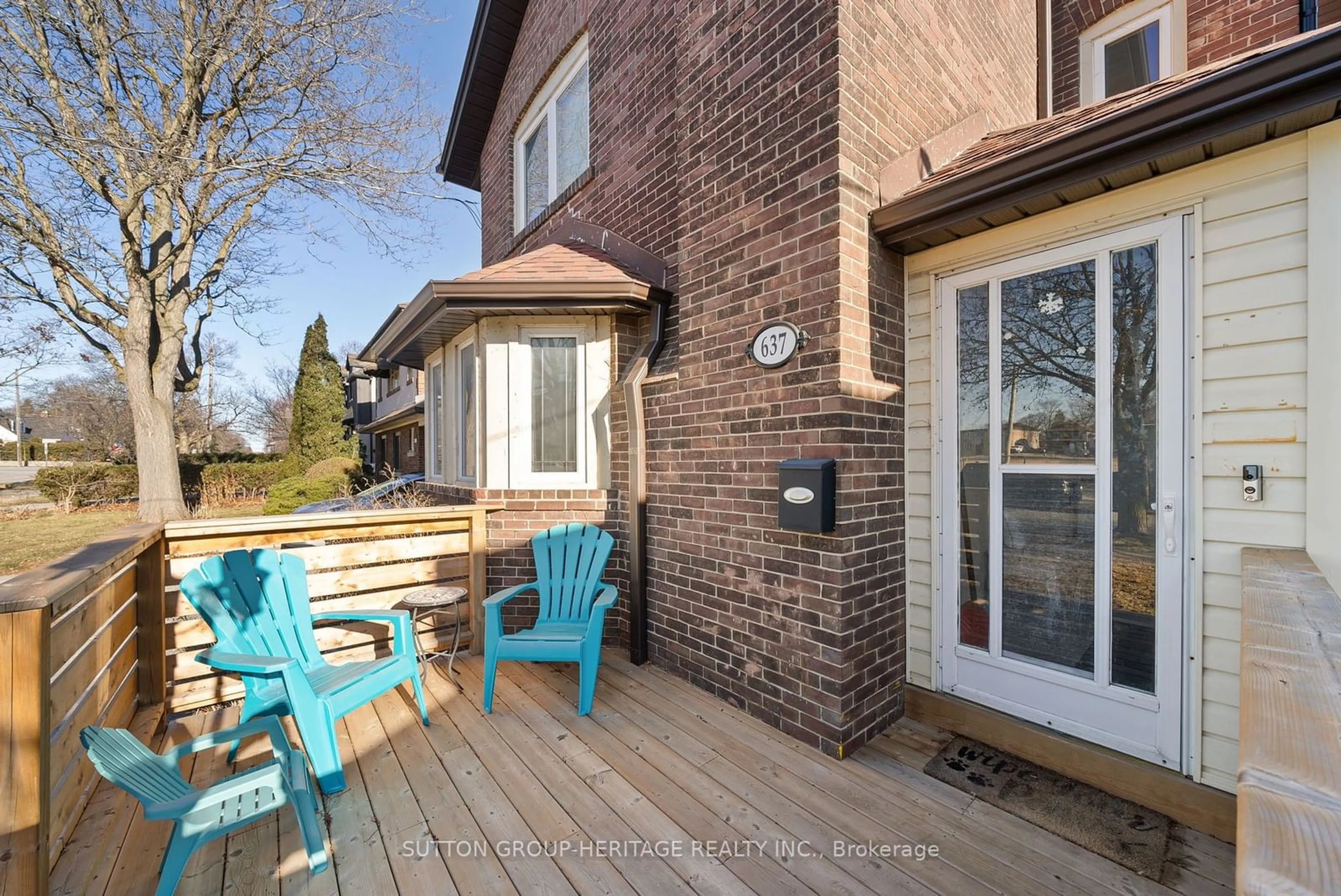 Patio, street for 637 Masson St, Oshawa Ontario L1G 5A4