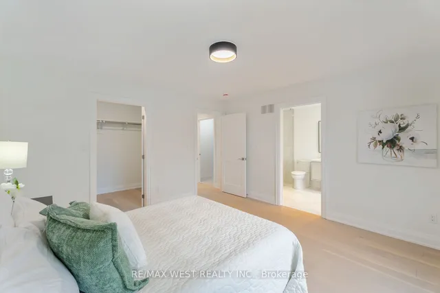 Additional property image - 1049 Greenwood Ave
