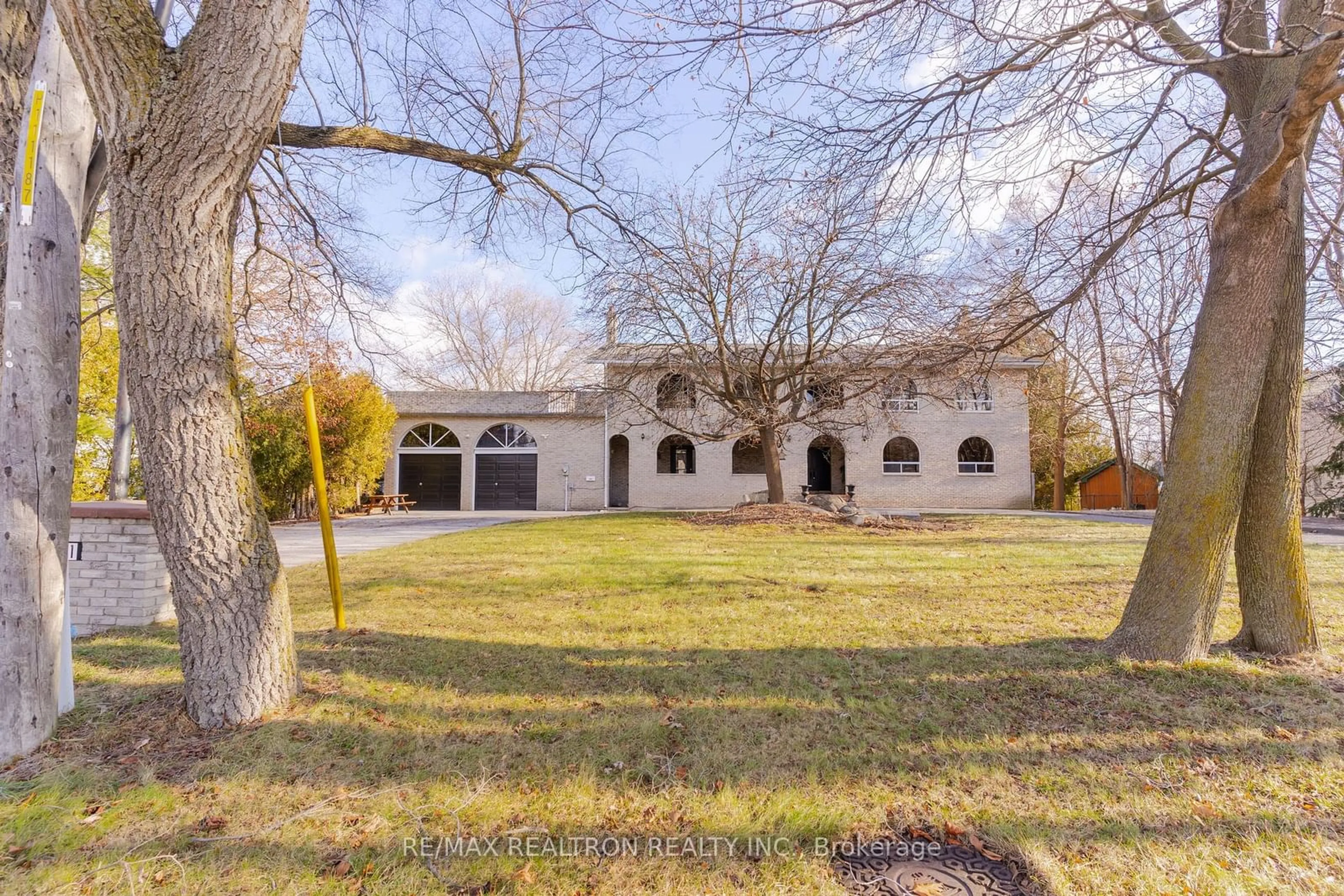 A pic from outside/outdoor area/front of a property/back of a property/a pic from drone, street for 1491 Altona Rd, Pickering Ontario L1V 1M4