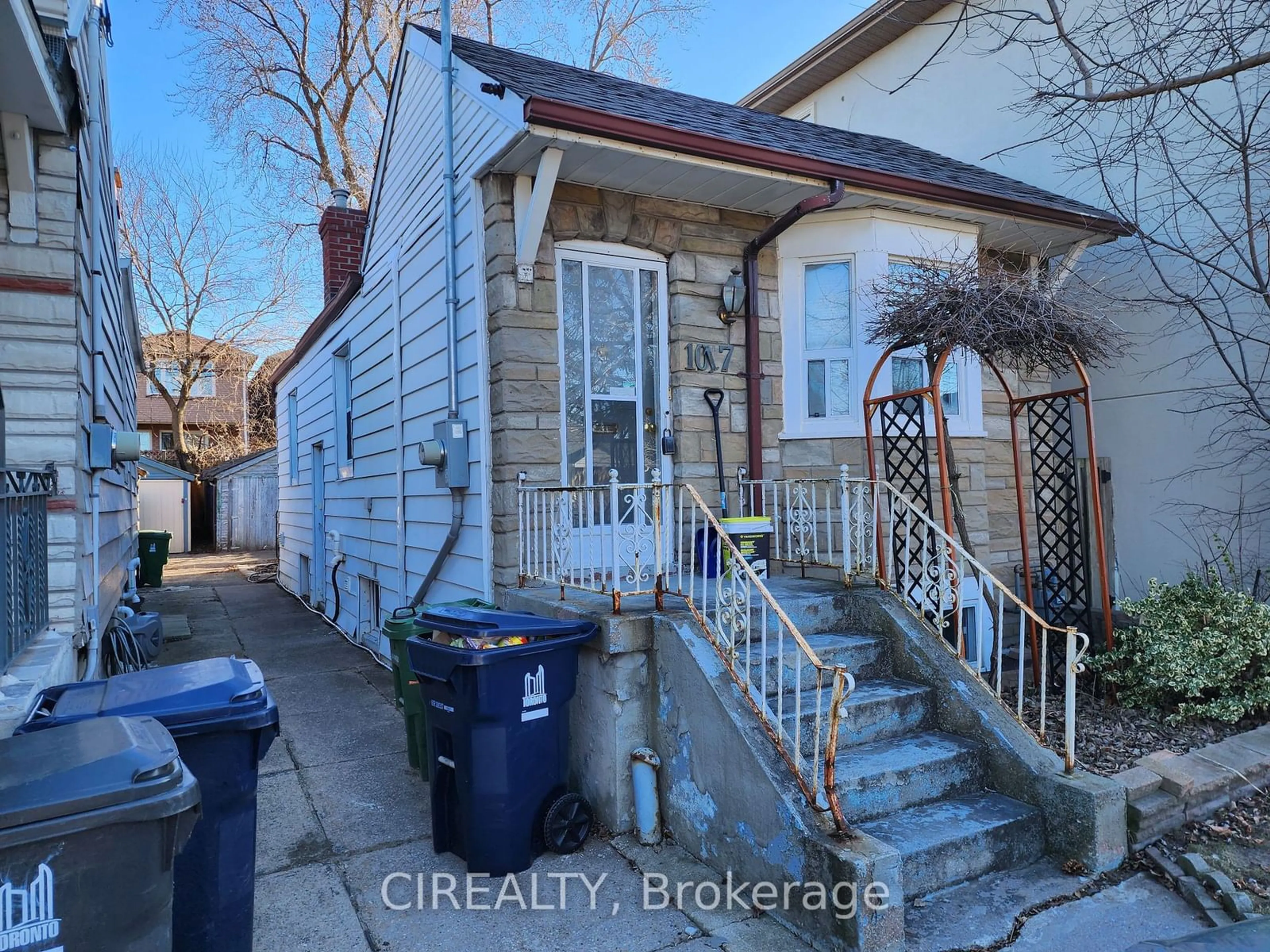 A pic from outside/outdoor area/front of a property/back of a property/a pic from drone, street for 1017 Greenwood Ave, Toronto Ontario M4J 4C9