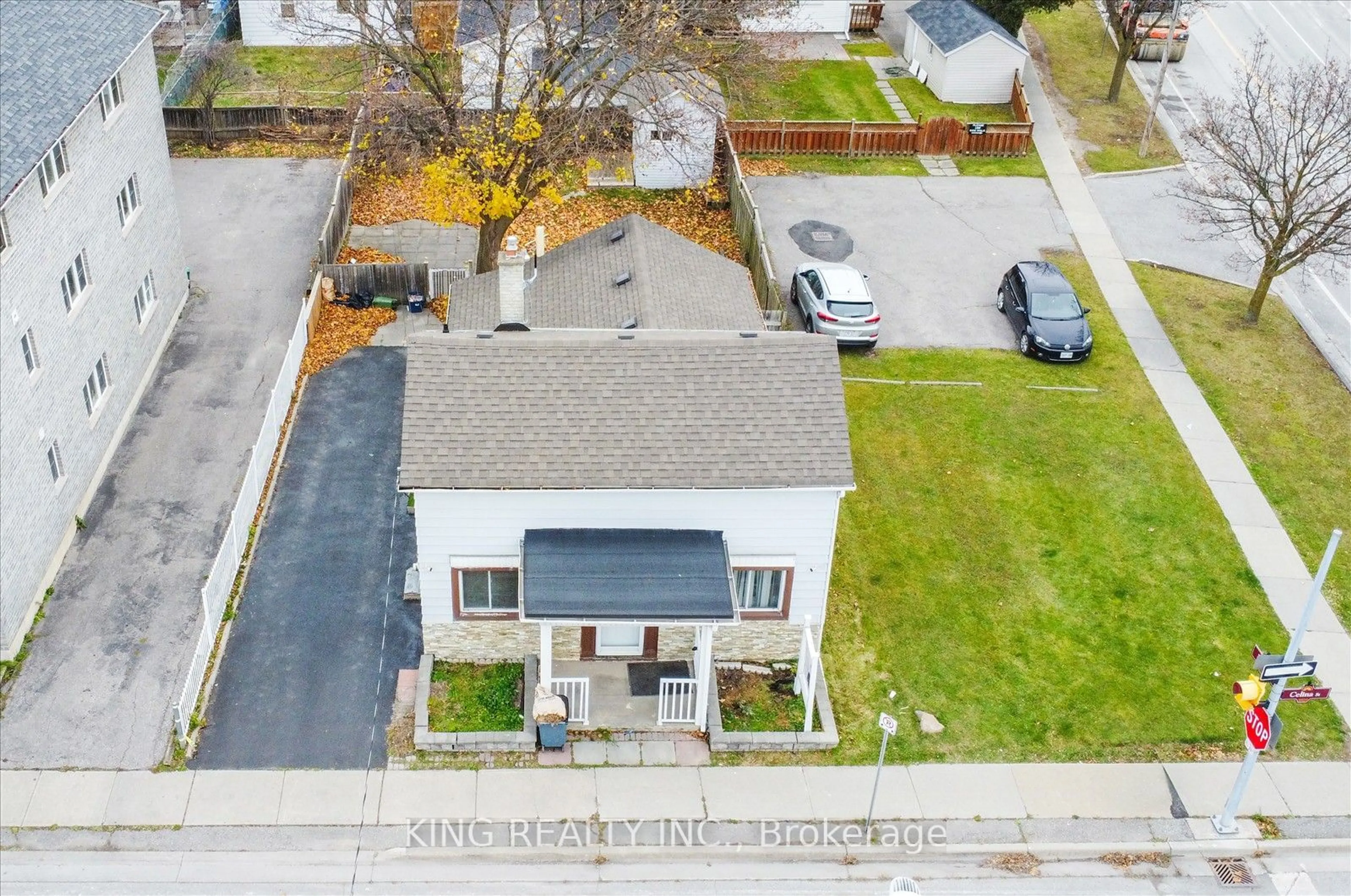 A pic from outside/outdoor area/front of a property/back of a property/a pic from drone, street for 119 Celina St, Oshawa Ontario L1H 4N3