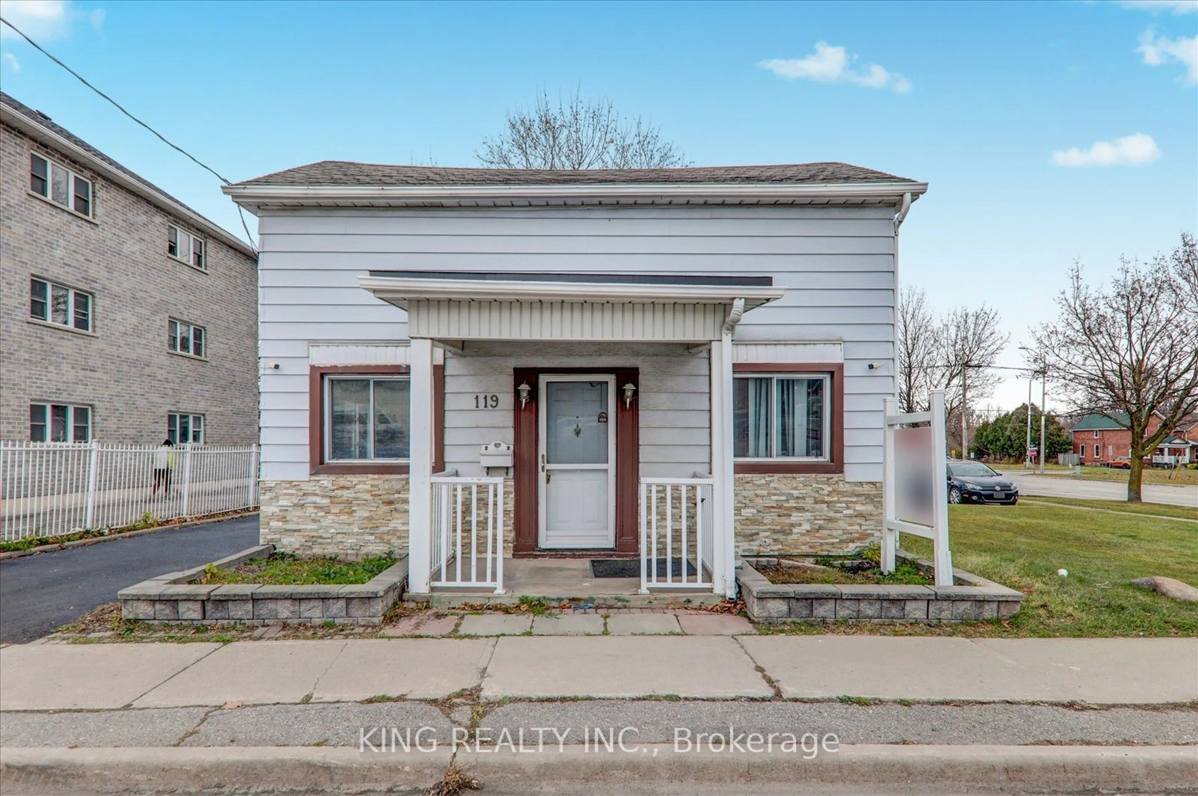 Home with brick exterior material, street for 119 Celina St, Oshawa Ontario L1H 4N3