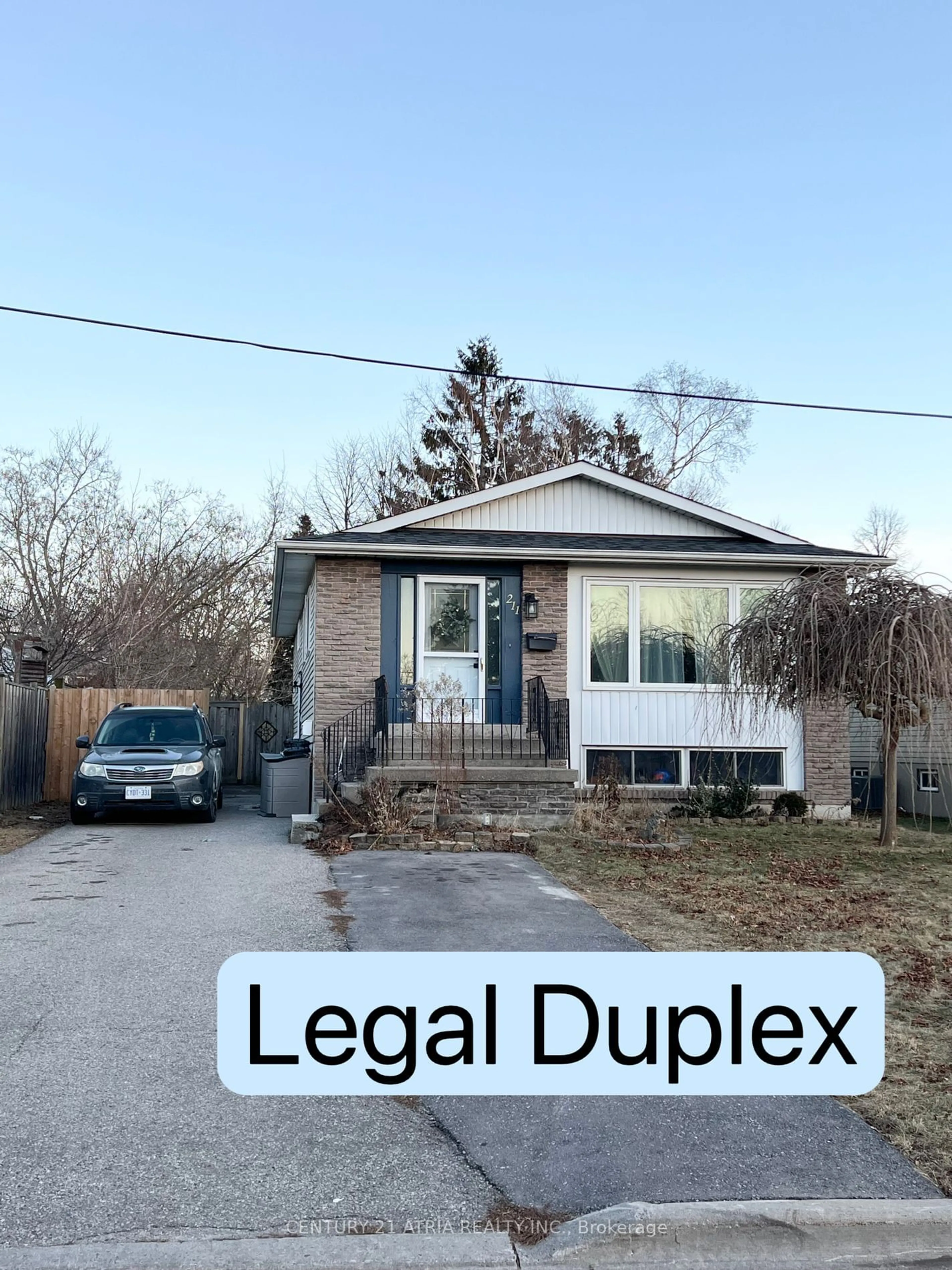 A pic from outside/outdoor area/front of a property/back of a property/a pic from drone, street for 211 Madawaska Ave, Oshawa Ontario L1J 1E6