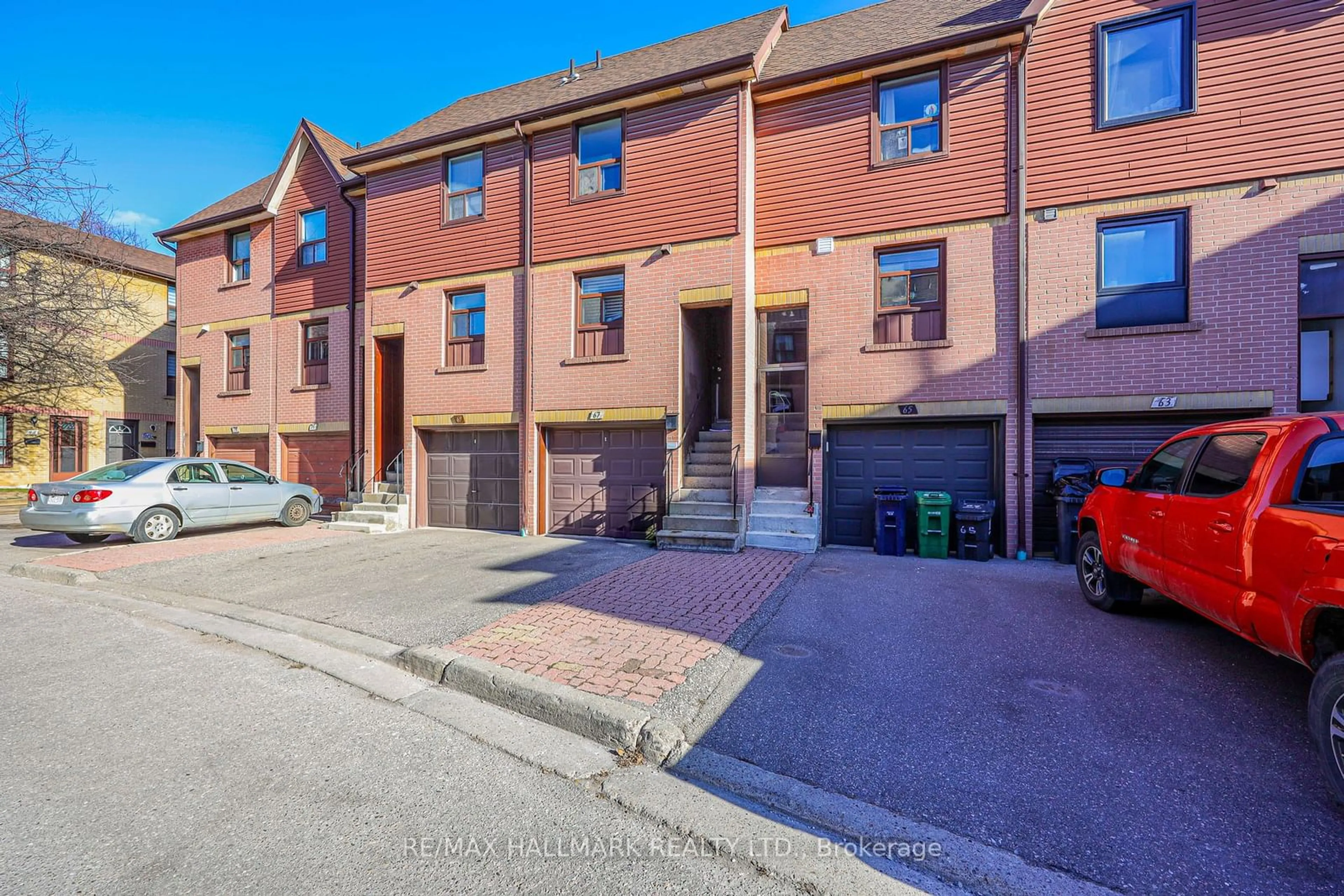 A pic from outside/outdoor area/front of a property/back of a property/a pic from drone, street for 275 Broadview Ave #67, Toronto Ontario M4M 3H5