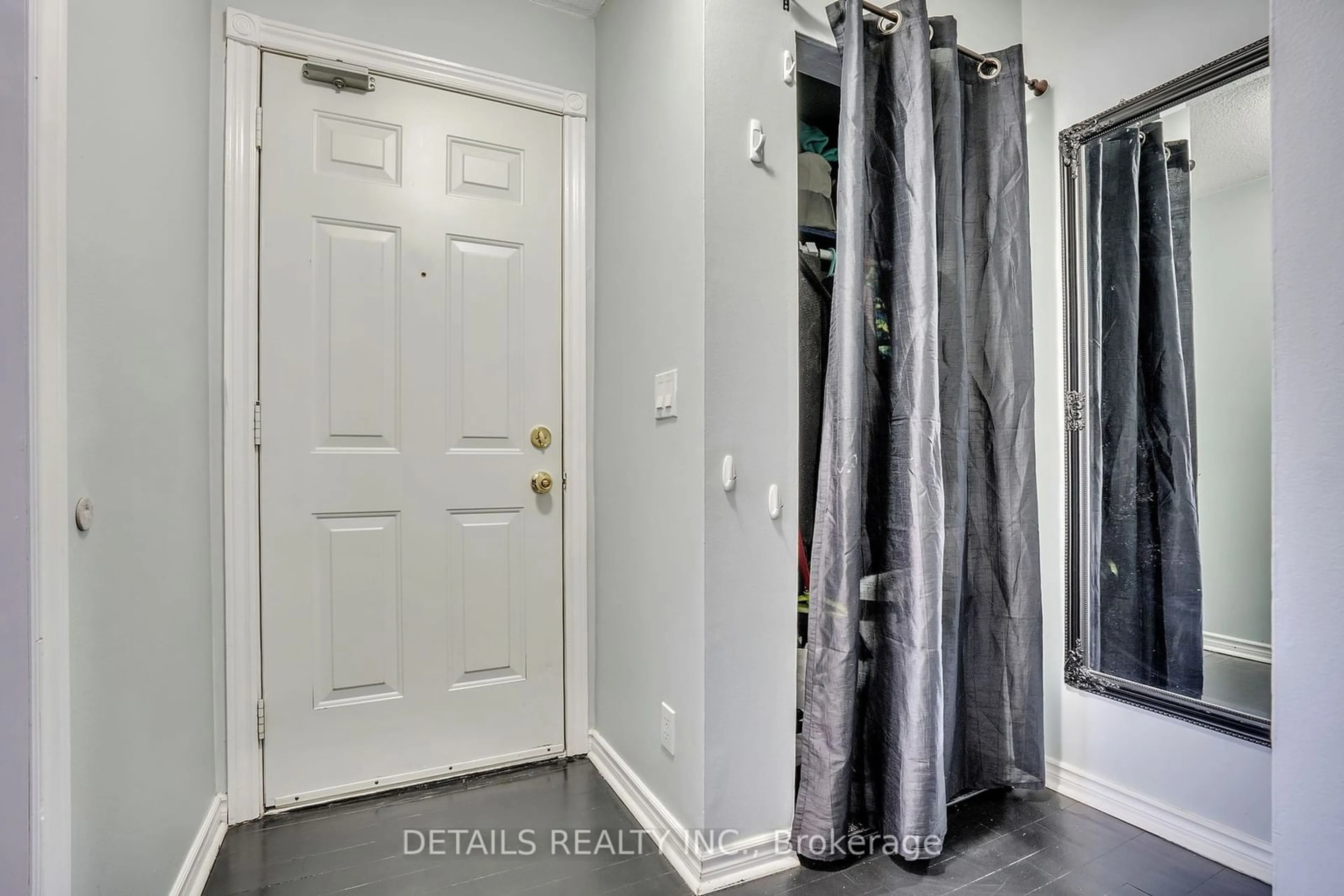 Indoor entryway for 506 Normandy St #19, Oshawa Ontario L1H 7N8