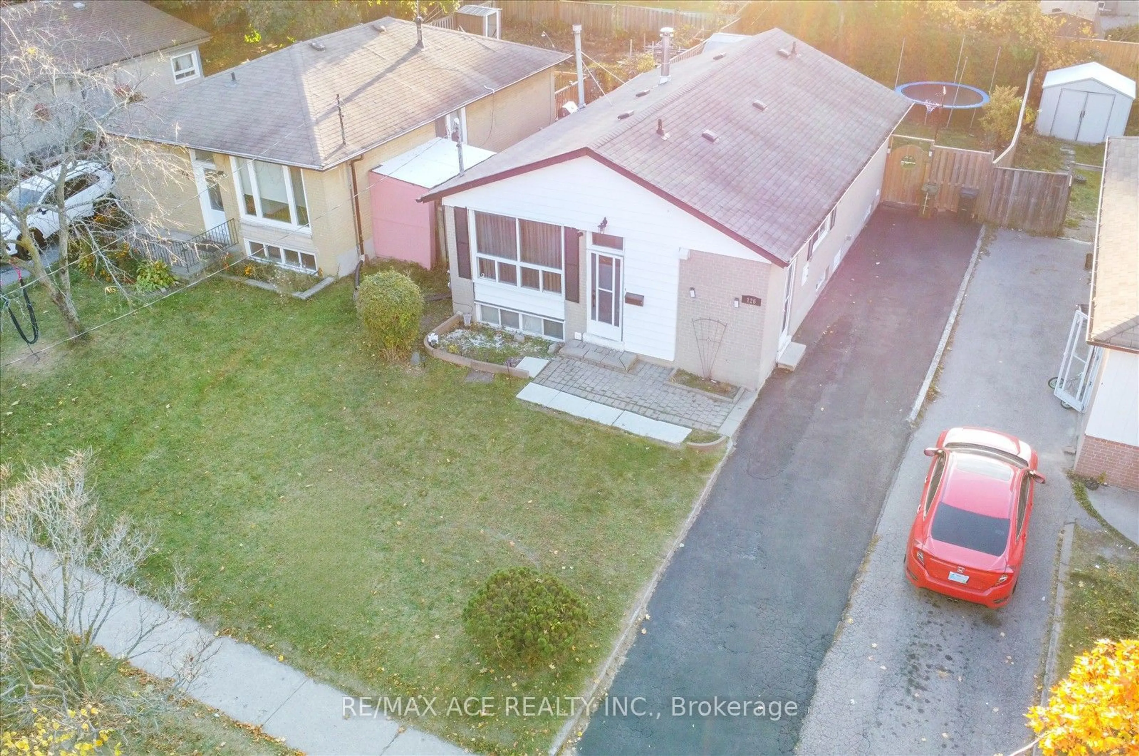 A pic from outside/outdoor area/front of a property/back of a property/a pic from drone, street for 126 Porchester Dr, Toronto Ontario M1J 2R7