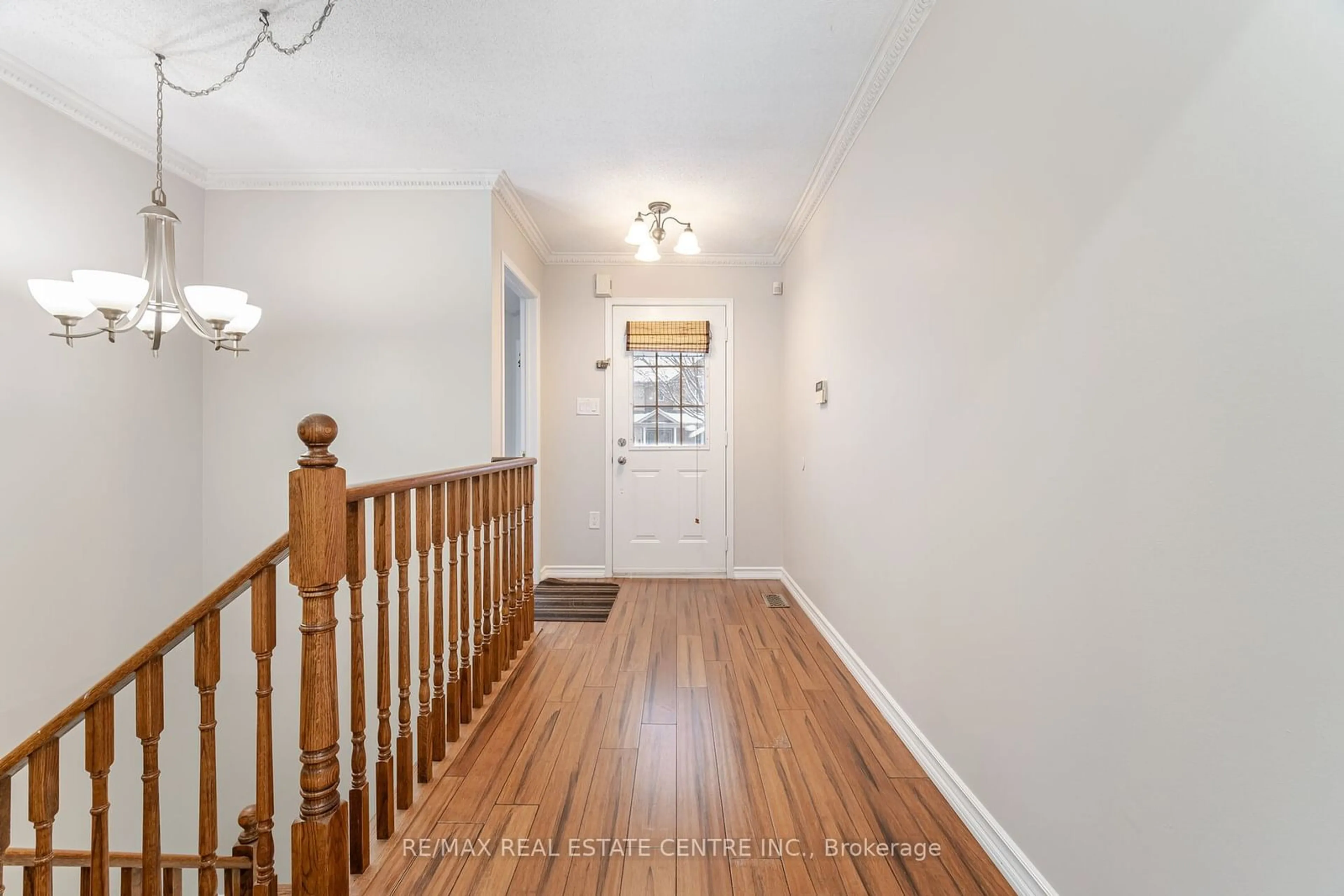 Indoor entryway for 10 Sheldon Dr, Ajax Ontario L1T 4K7