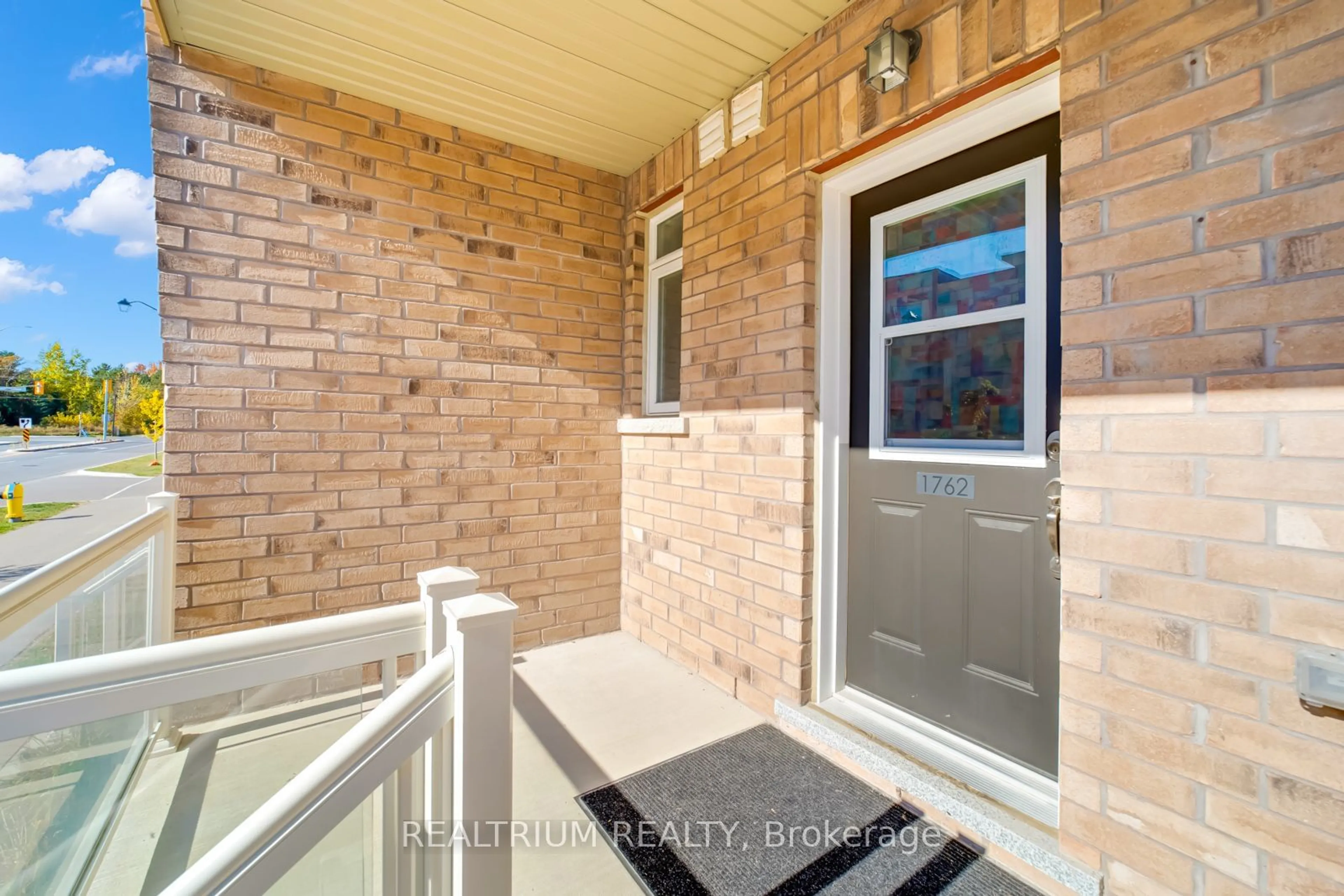 Indoor entryway for 1762 Rex Heath Dr #73, Pickering Ontario L1X 0E4