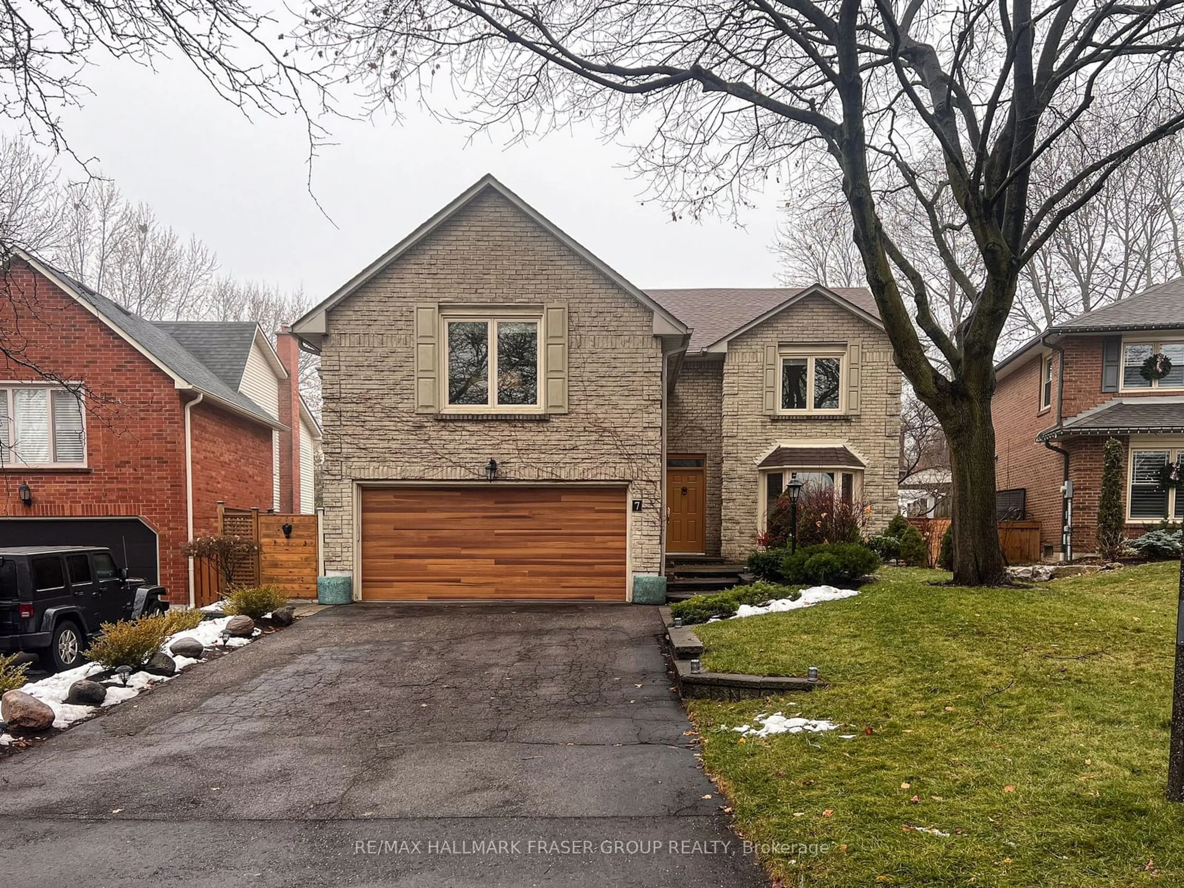 Home with brick exterior material, street for 7 Preakness Crt, Whitby Ontario L1N 6W2