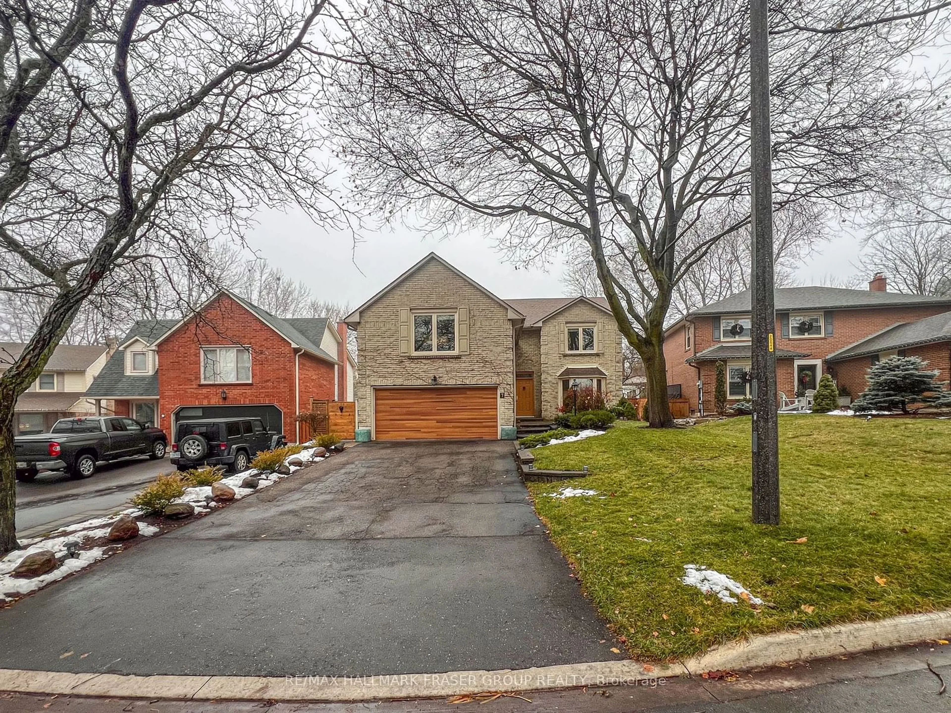 Home with brick exterior material, street for 7 Preakness Crt, Whitby Ontario L1N 6W2