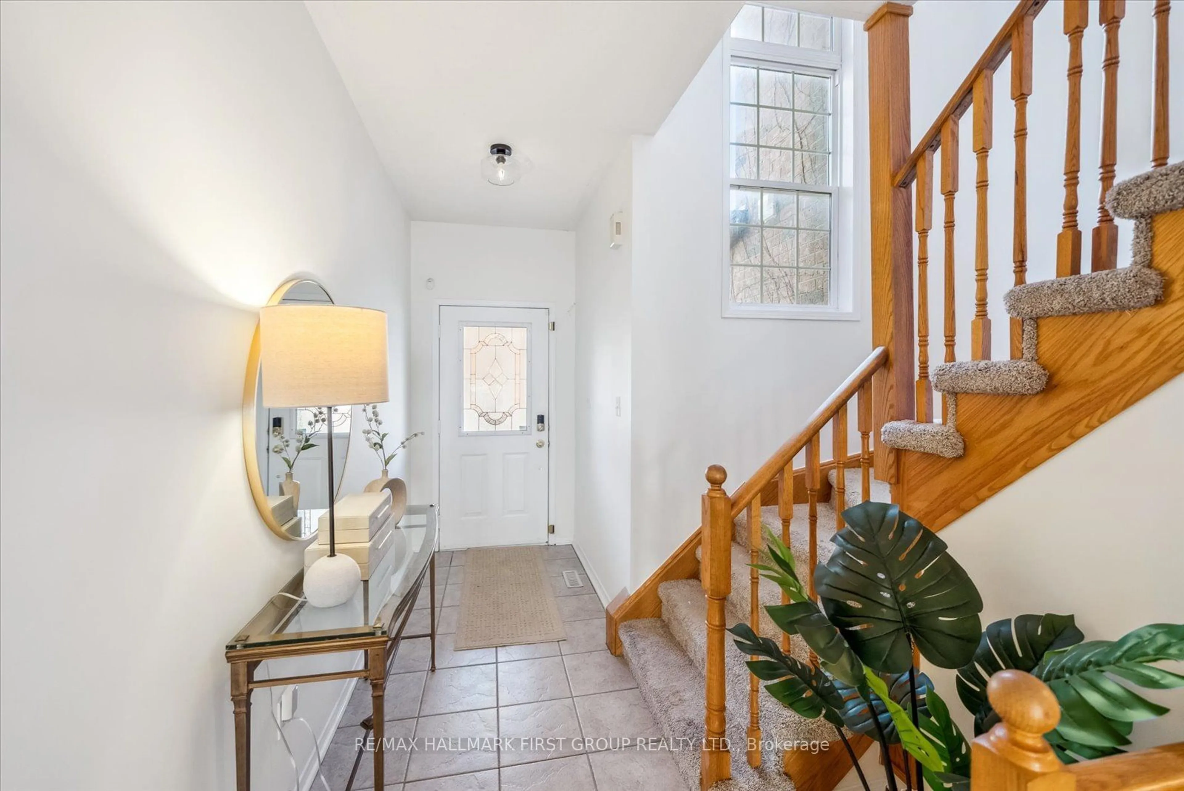 Indoor foyer for 575 Steeple Hill #21, Pickering Ontario L1V 5Z2