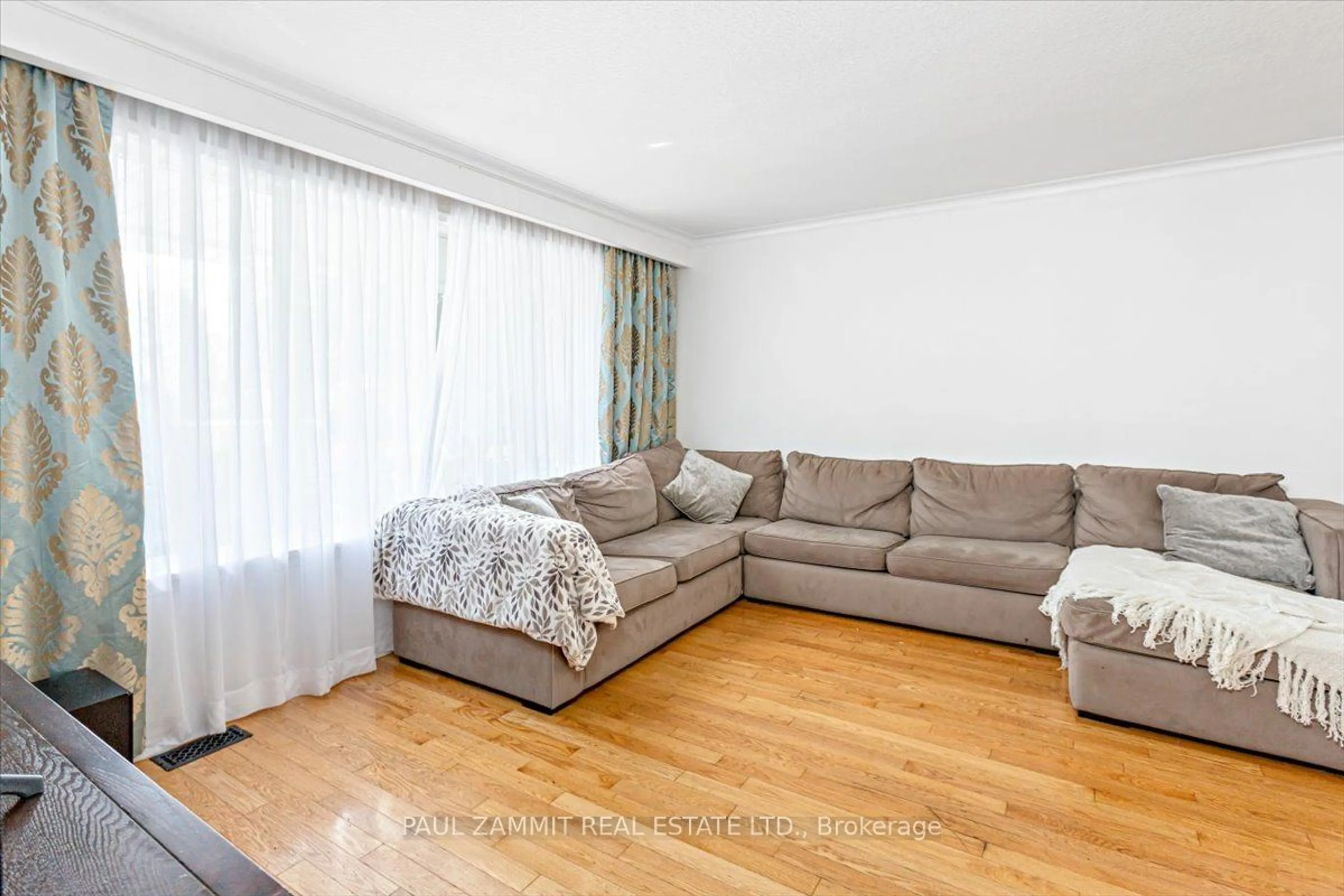 Living room with furniture, wood/laminate floor for 16 Paloma Pl, Toronto Ontario M1J 1P7