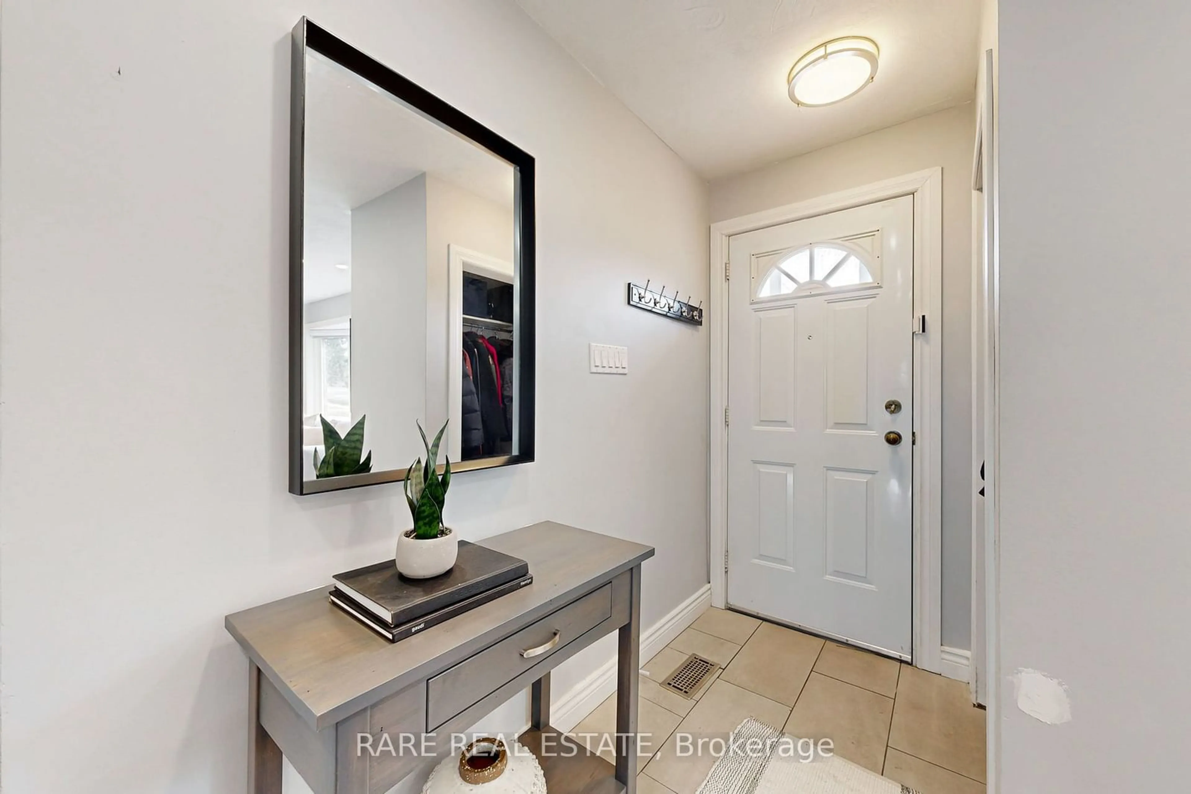 Indoor entryway for 76 Kirkdene Dr, Toronto Ontario M1C 2N7