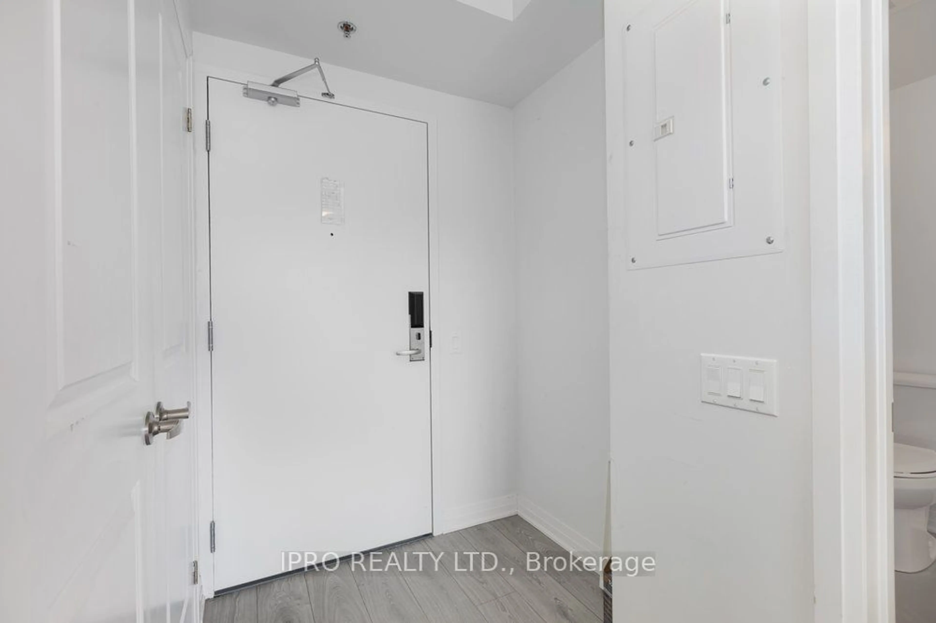 Indoor entryway for 1900 Simcoe St #417, Oshawa Ontario L1G 4Y3