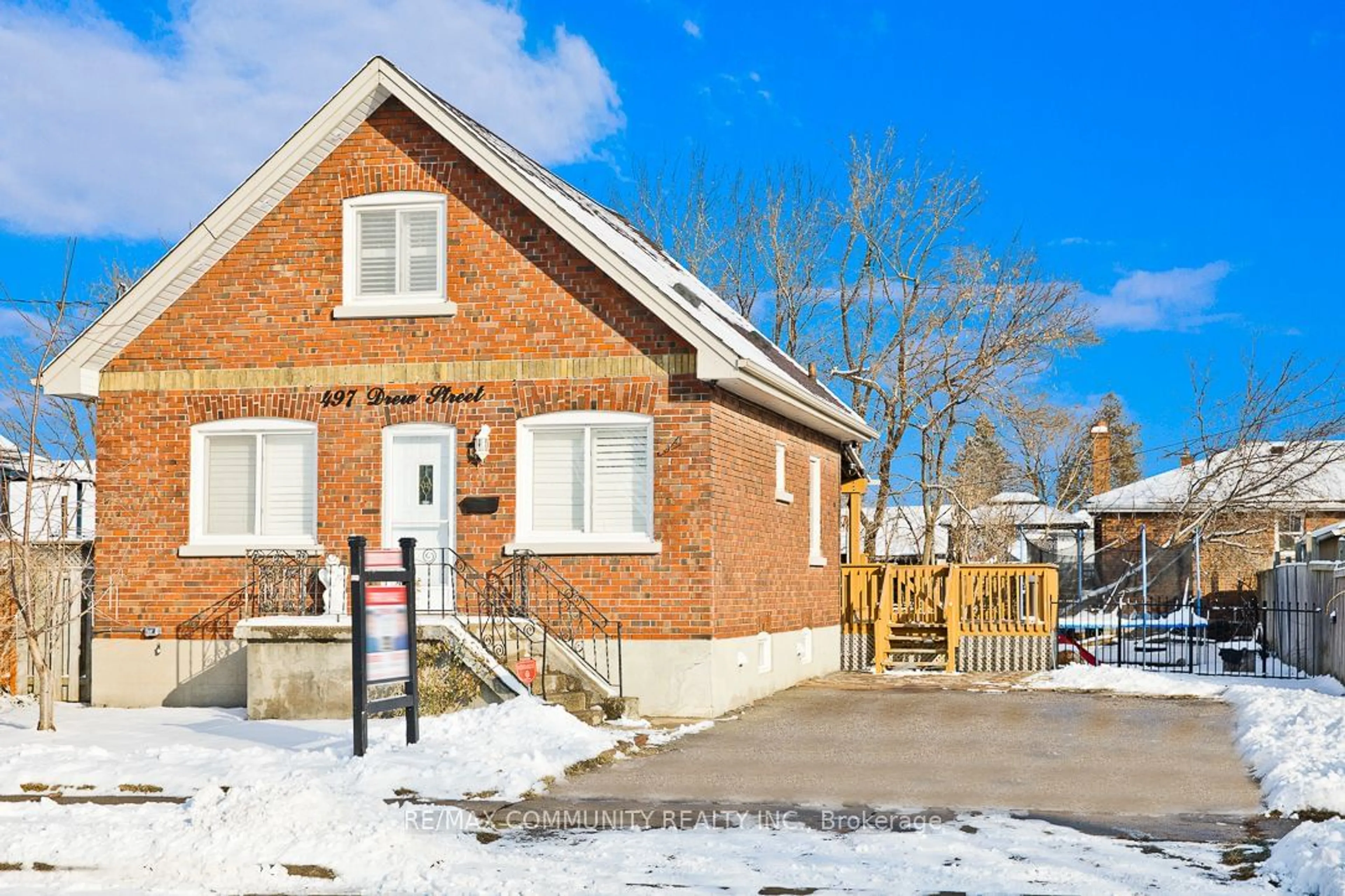 Home with brick exterior material, street for 497 Drew St, Oshawa Ontario L1H 5B8