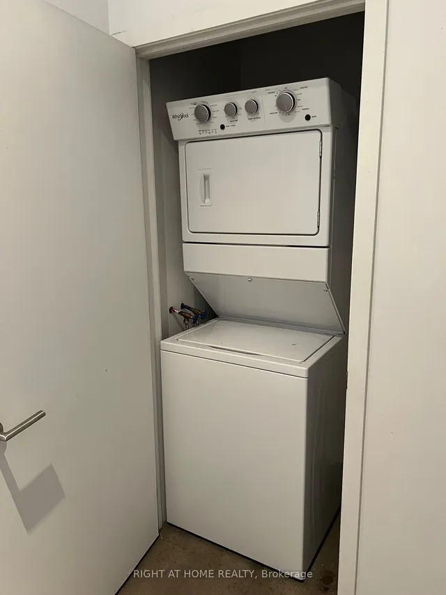Additional image 7 of 625 Queen St Unit 607