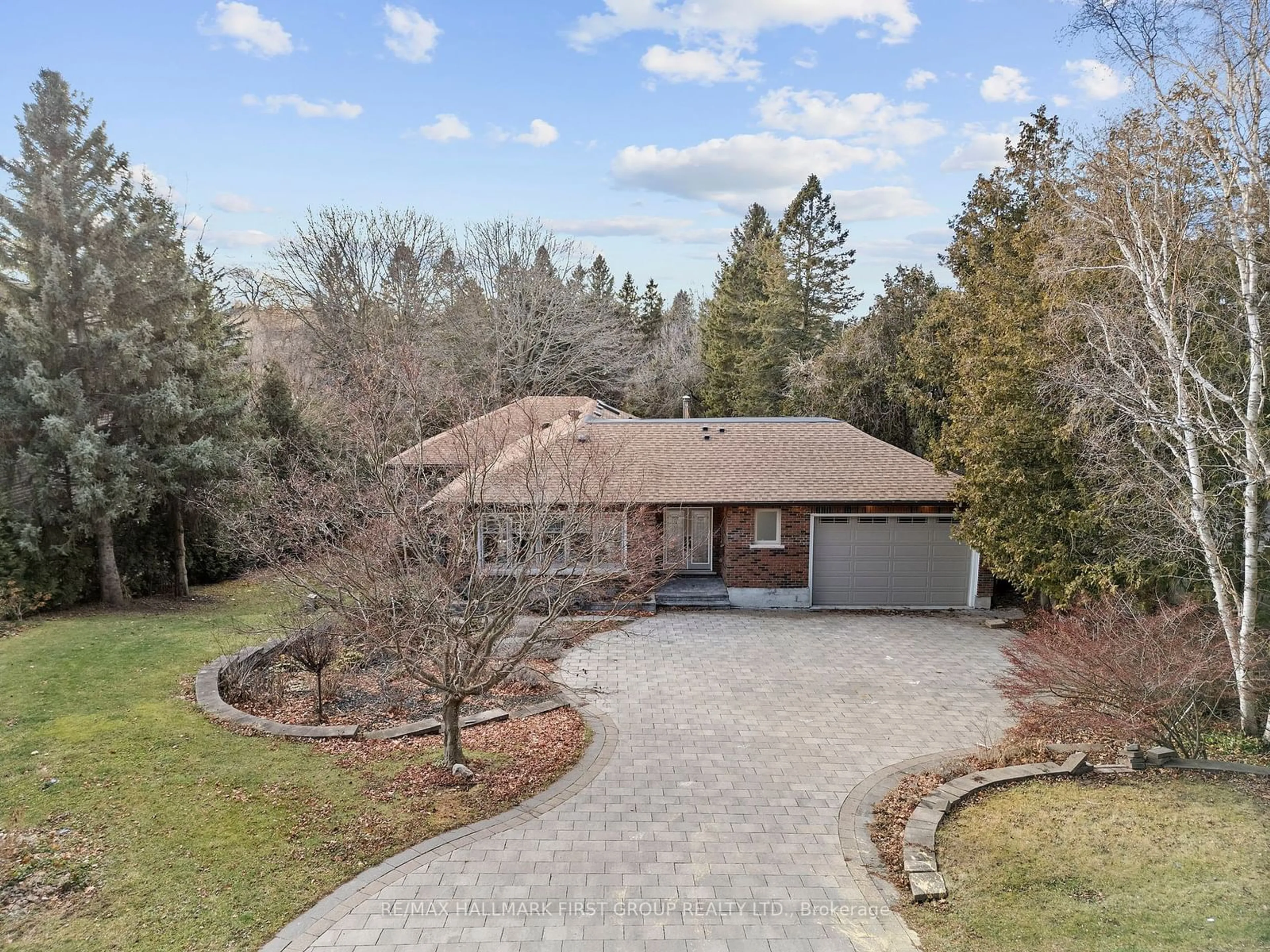 A pic from outside/outdoor area/front of a property/back of a property/a pic from drone, street for 1838 Appleview Rd, Pickering Ontario L1V 1T8