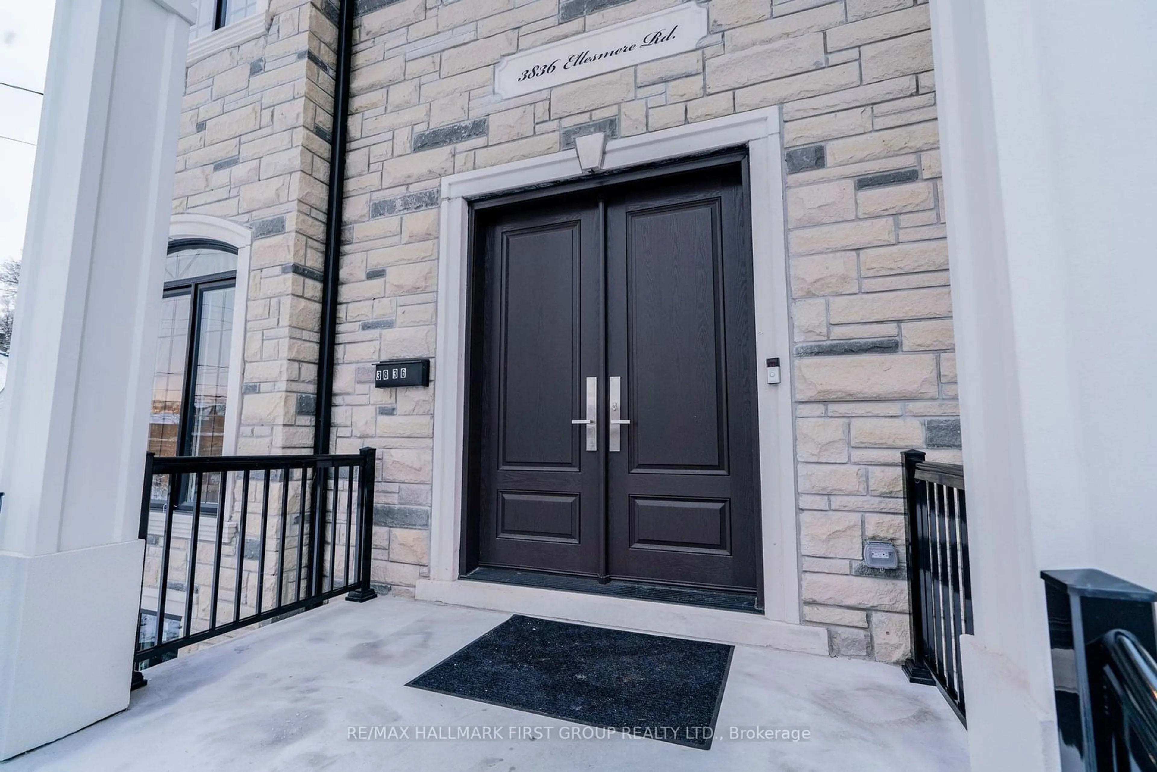 Indoor entryway for 3836 Ellesmere Rd, Toronto Ontario M1C 1J1