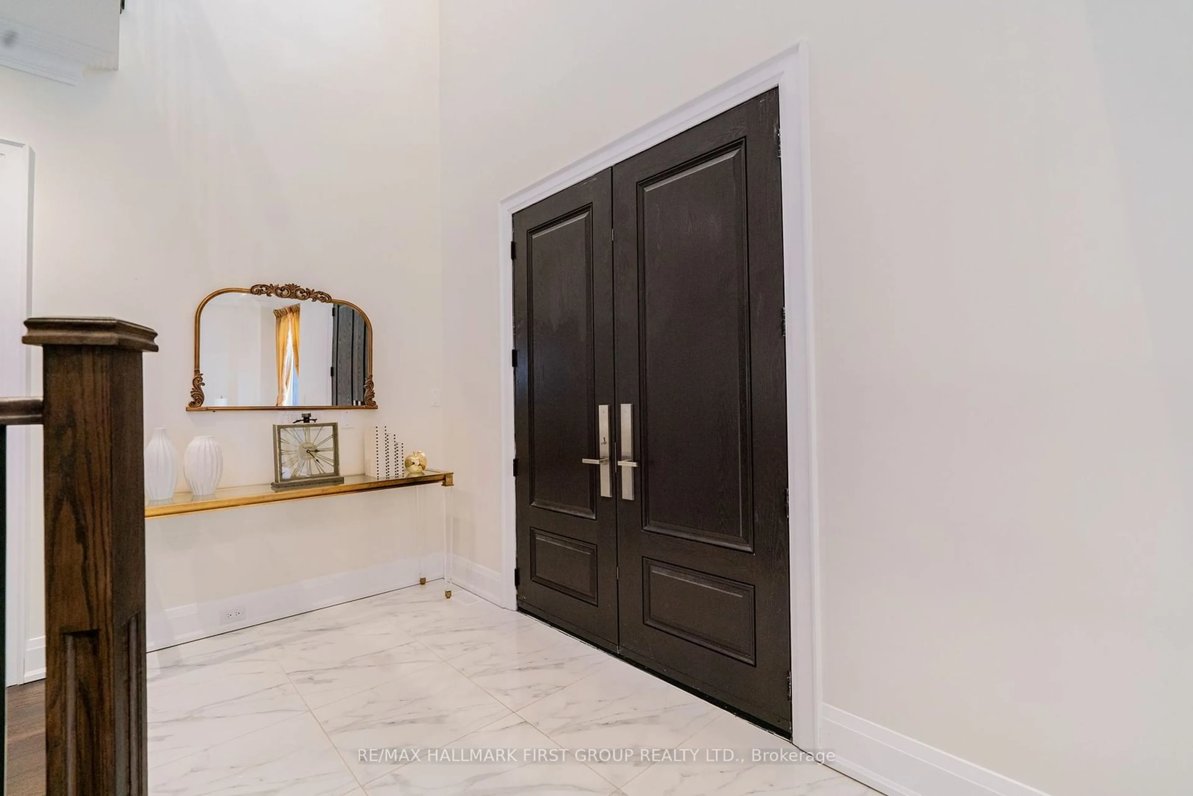 Indoor entryway for 3836 Ellesmere Rd, Toronto Ontario M1C 1J1