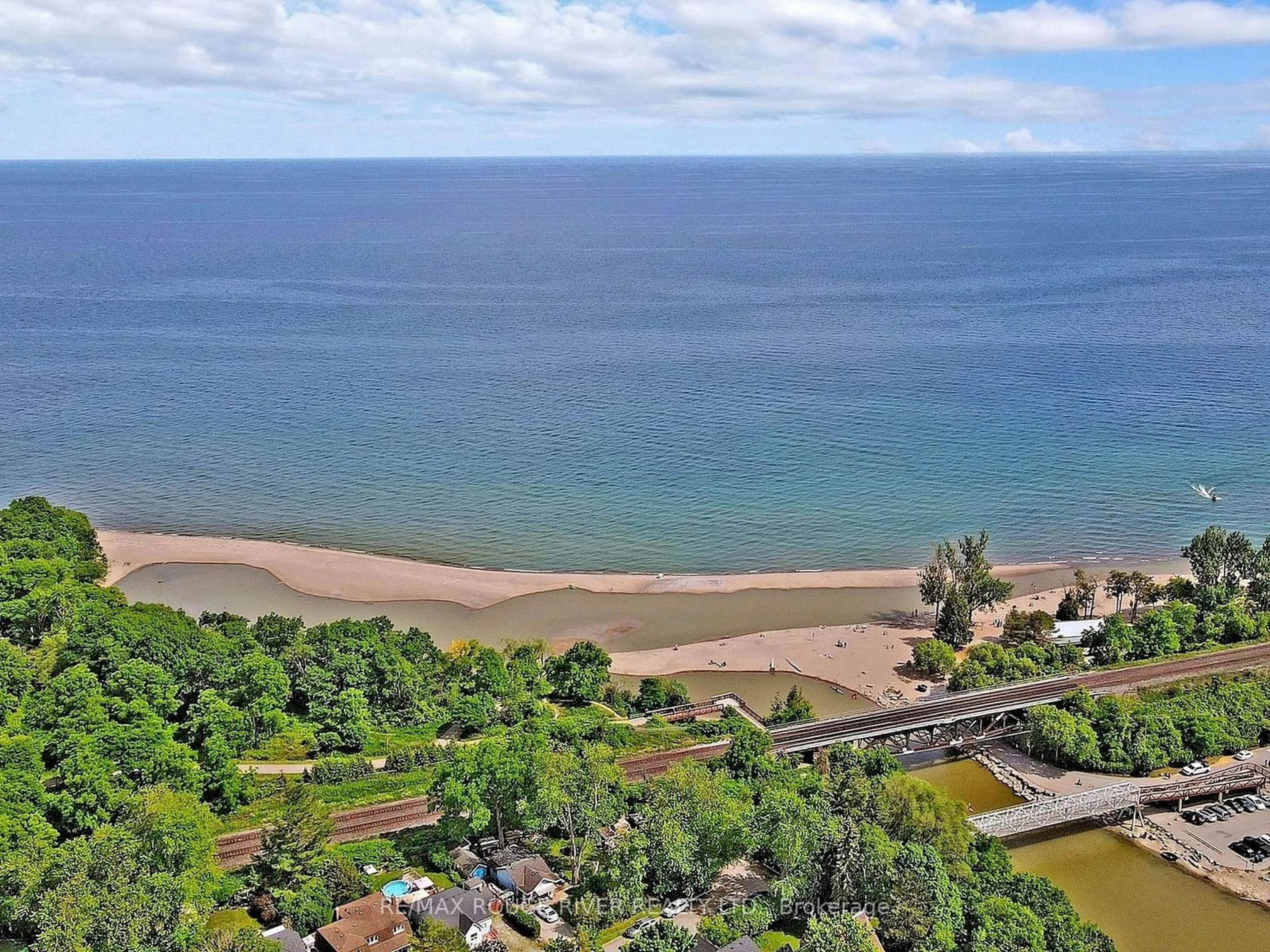 A pic from outside/outdoor area/front of a property/back of a property/a pic from drone, water/lake/river/ocean view for 524 Rouge Hills Dr, Toronto Ontario M1C 2Z8