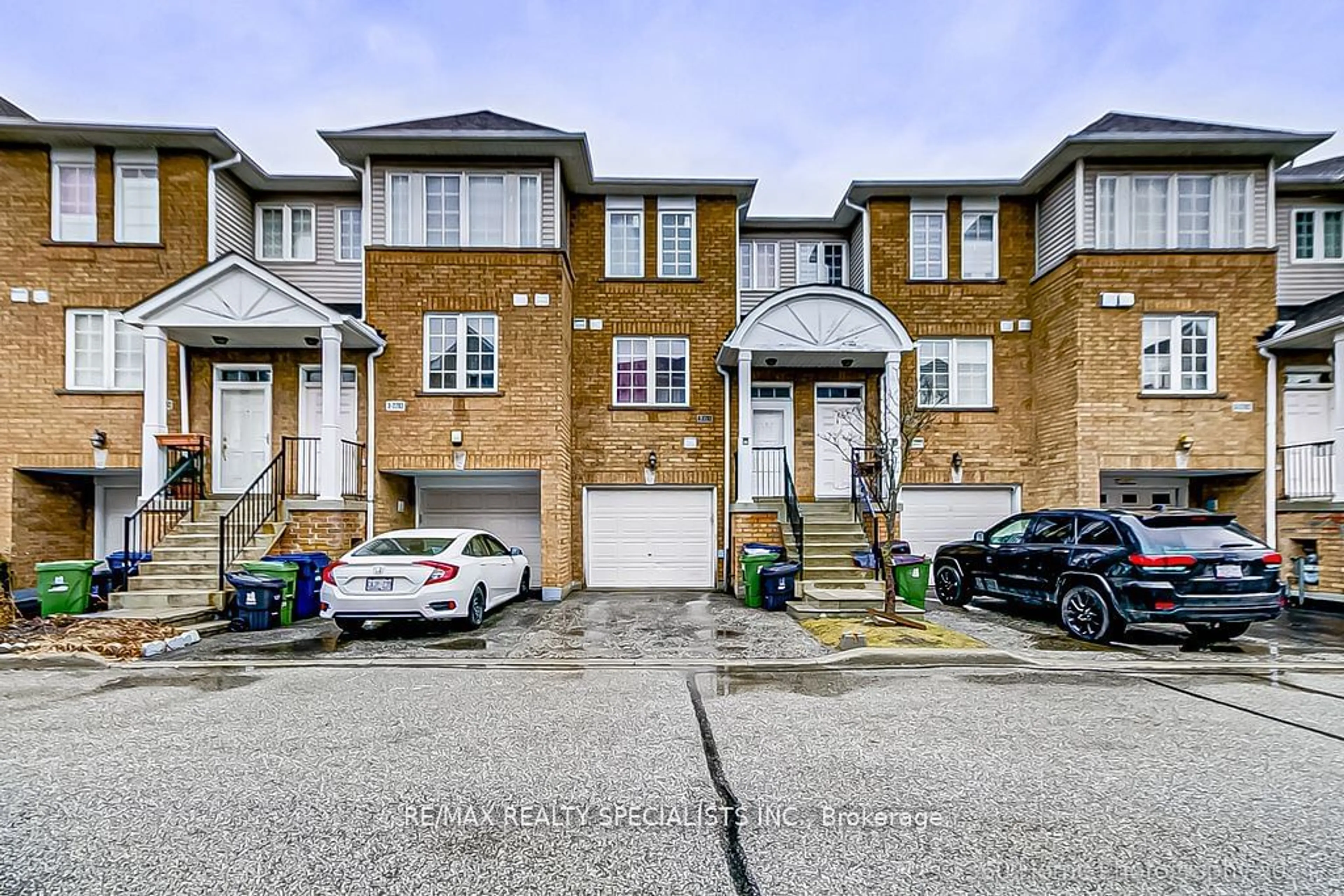 A pic from outside/outdoor area/front of a property/back of a property/a pic from drone, street for 2782 Eglinton Ave #4, Toronto Ontario M1J 2C8