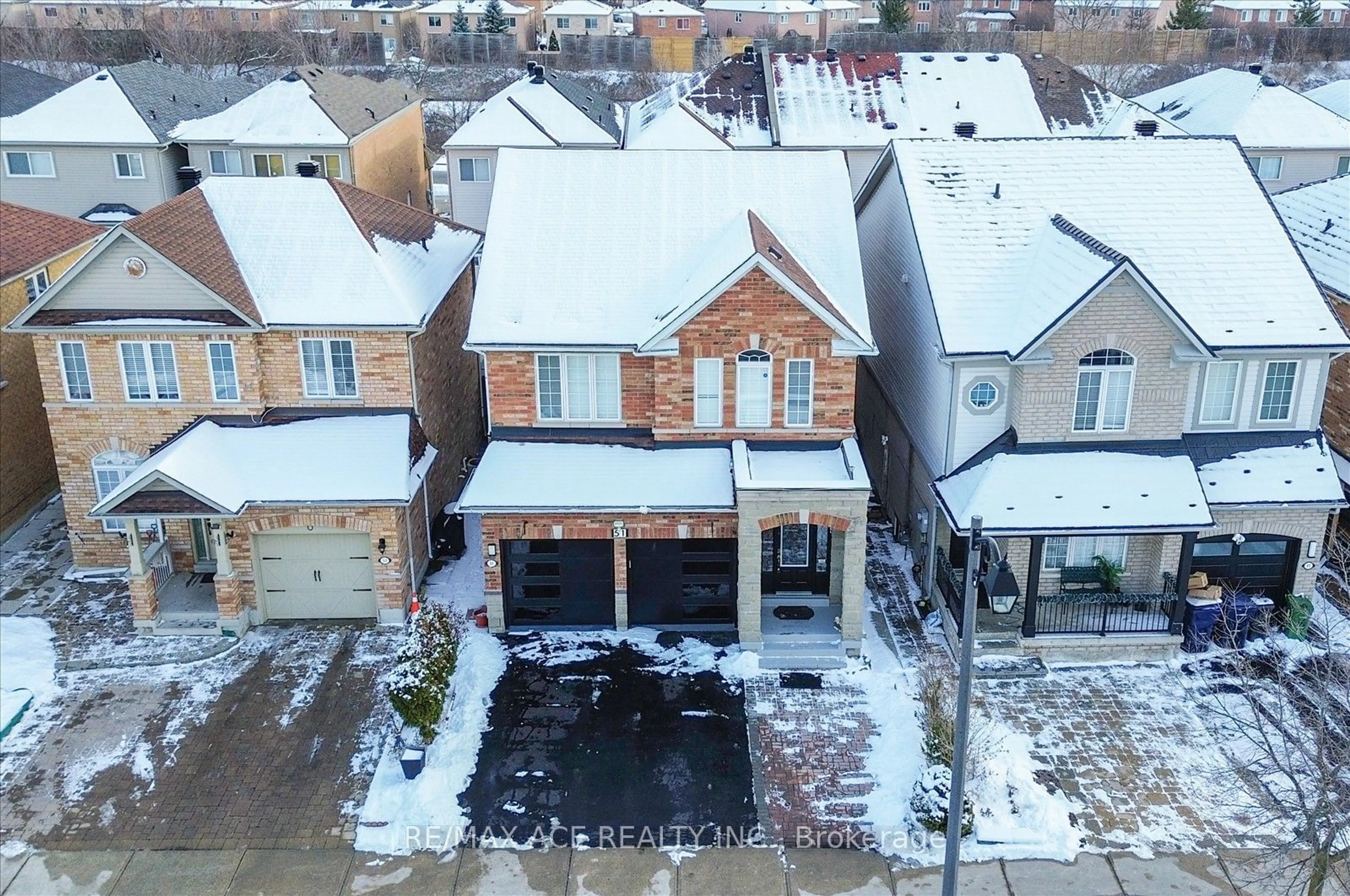 A pic from outside/outdoor area/front of a property/back of a property/a pic from drone, street for 51 Knowles Dr, Toronto Ontario M1X 1T8