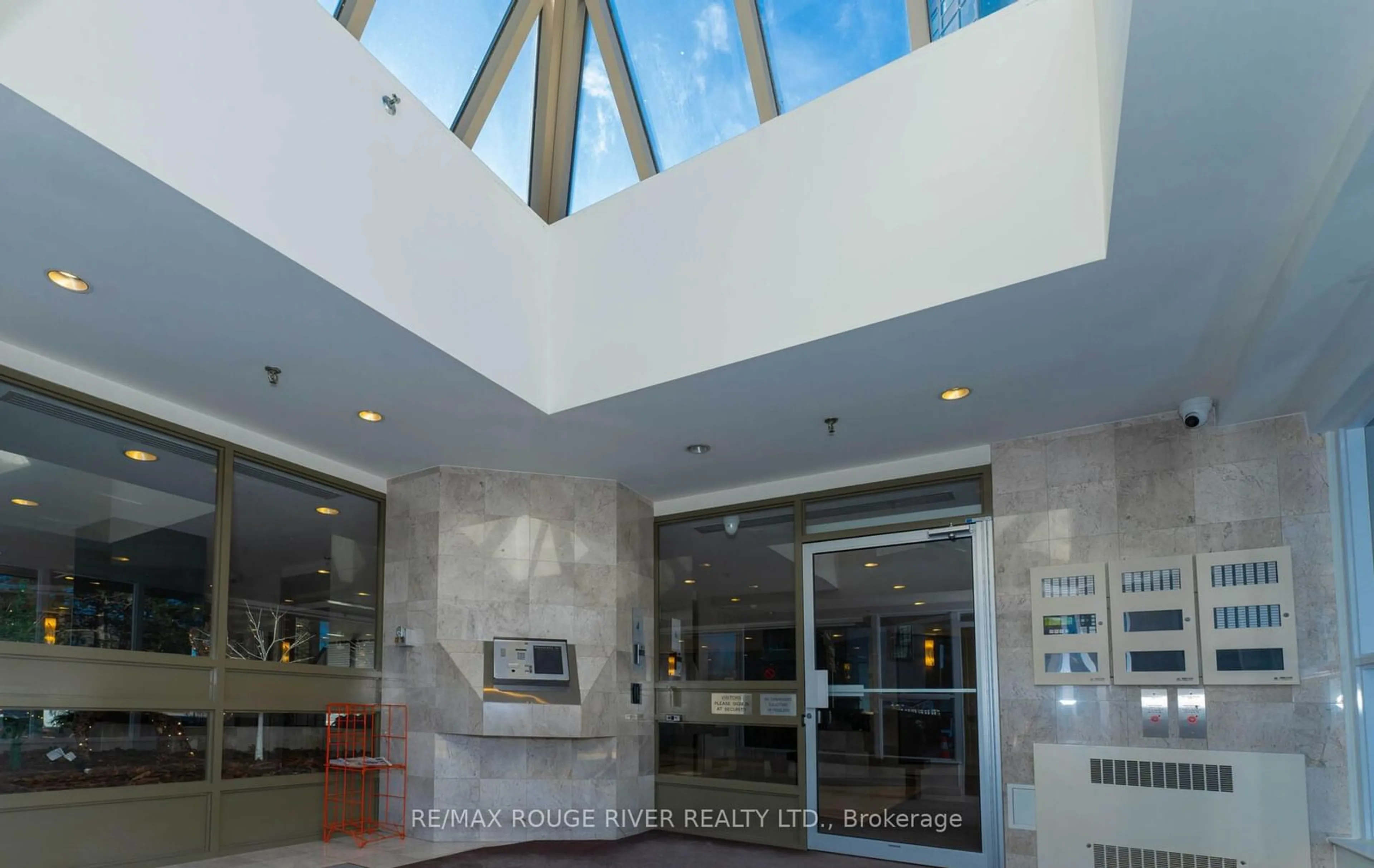 Indoor foyer for 3233 Eglinton Ave #1606, Toronto Ontario M1J 3N6