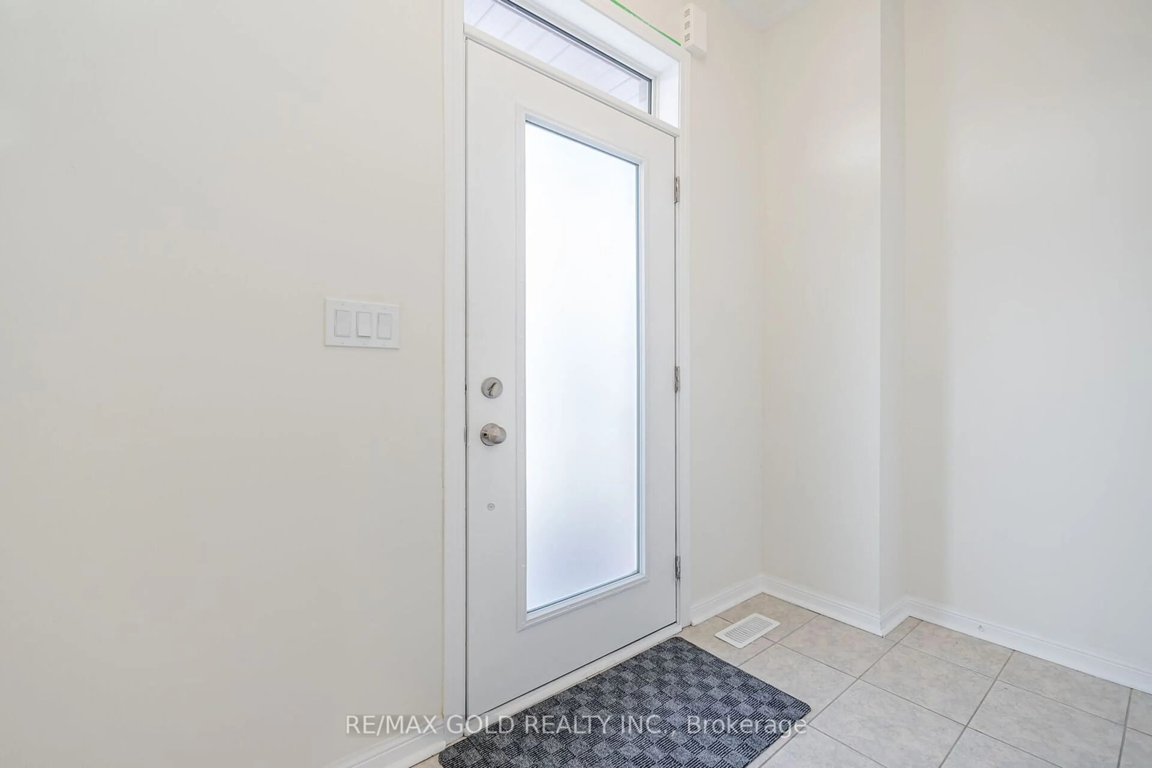 Indoor entryway for 2603 Secreto Dr, Oshawa Ontario L1L 0S8