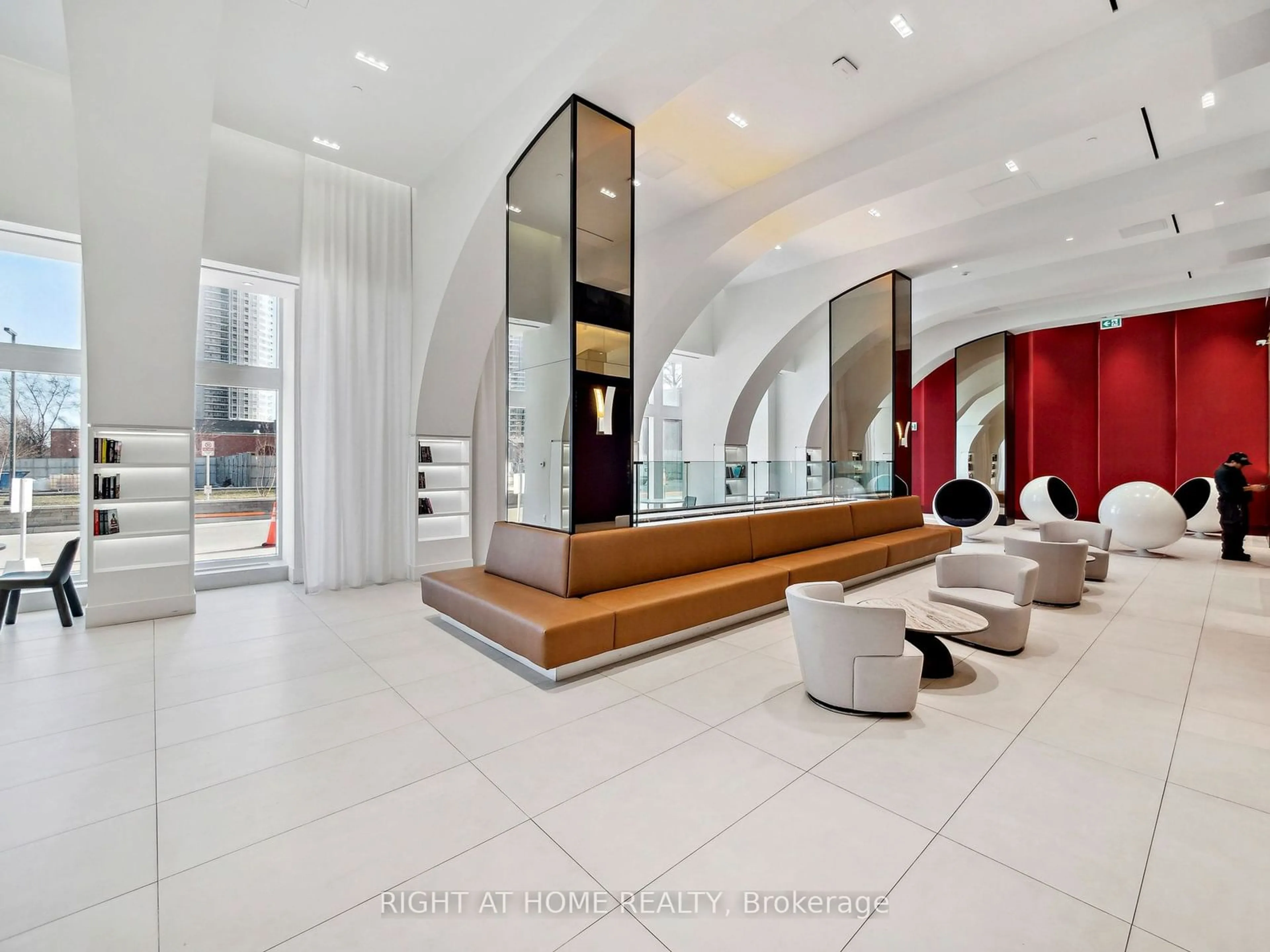 Indoor foyer for 2031 Kennedy Rd #1615, Toronto Ontario M1T 0B8