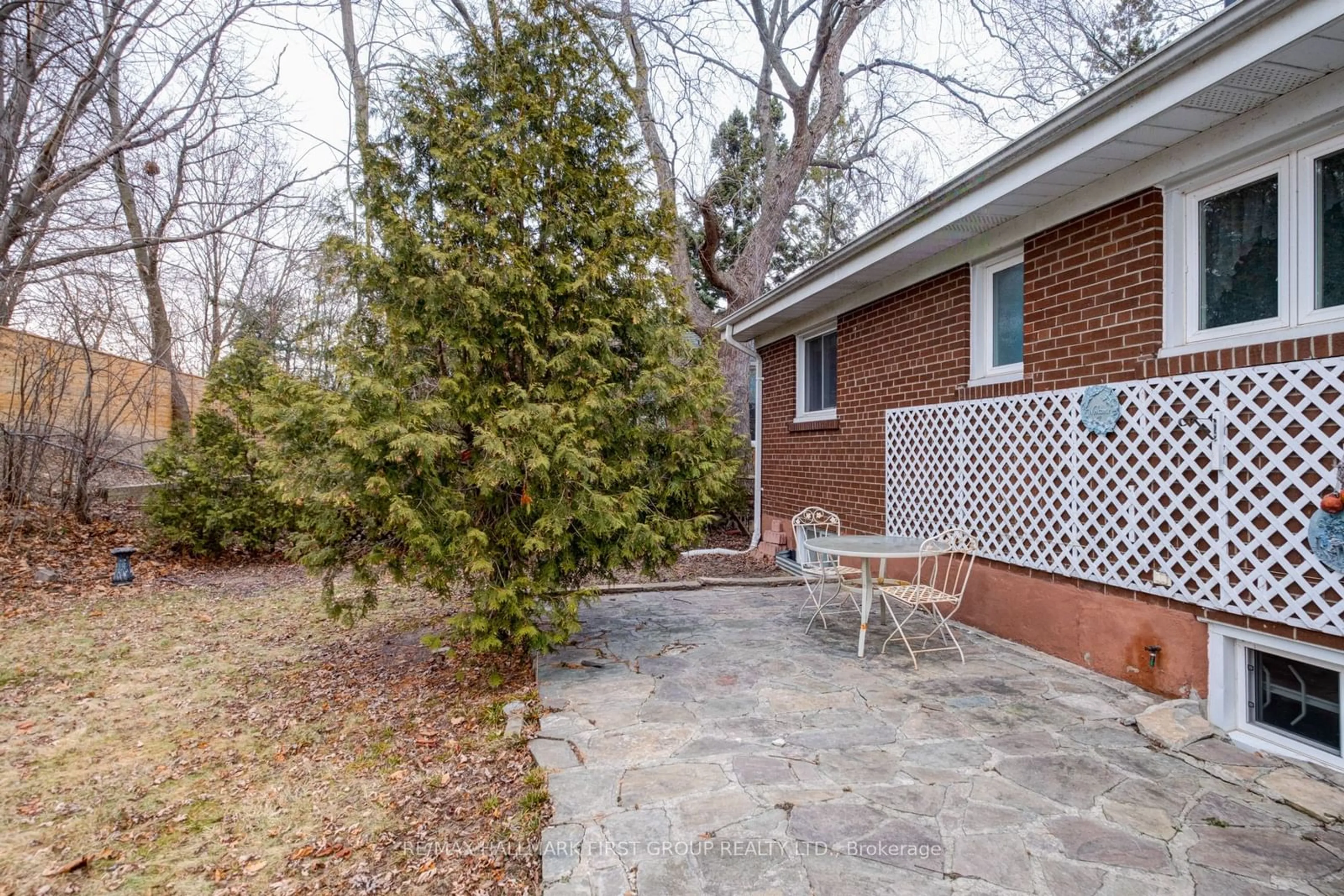 Patio, street for 432 Rouge Highlands Dr, Toronto Ontario M1C 2V8