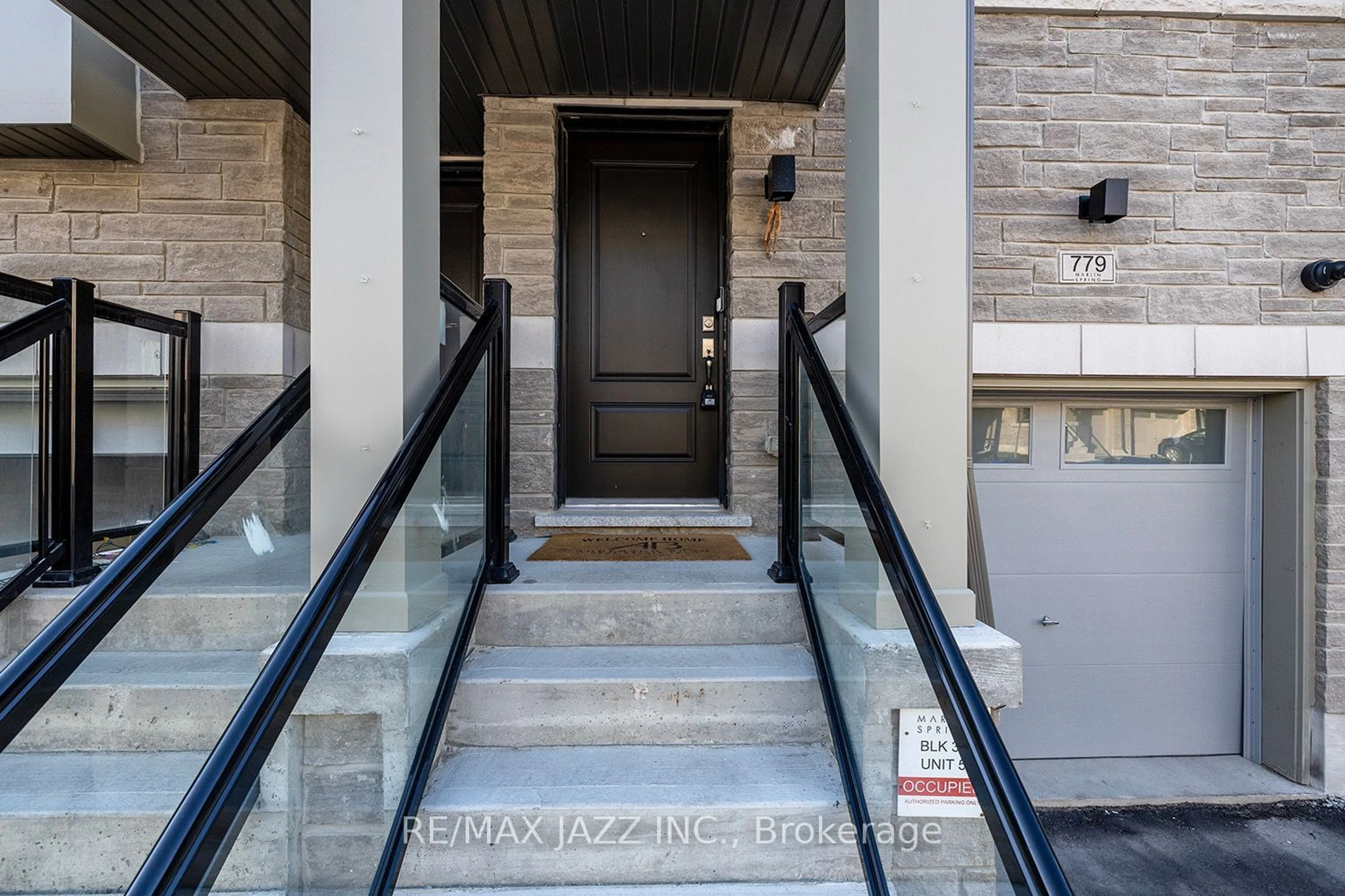 Indoor entryway for 779 Eddystone Path, Oshawa Ontario L1H 0A7