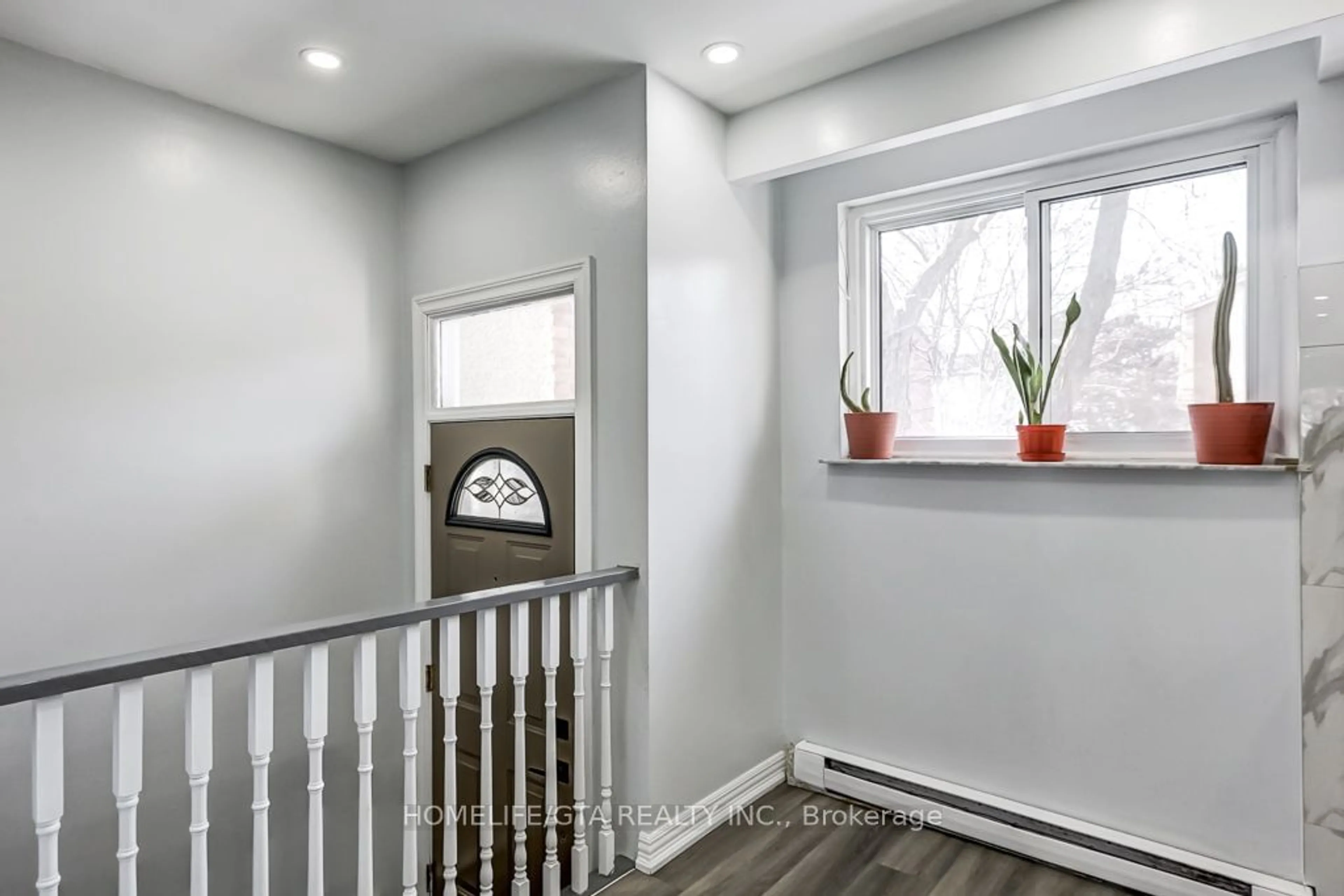 Indoor entryway for 1915 Denmar Rd #143, Pickering Ontario L1V 3E1