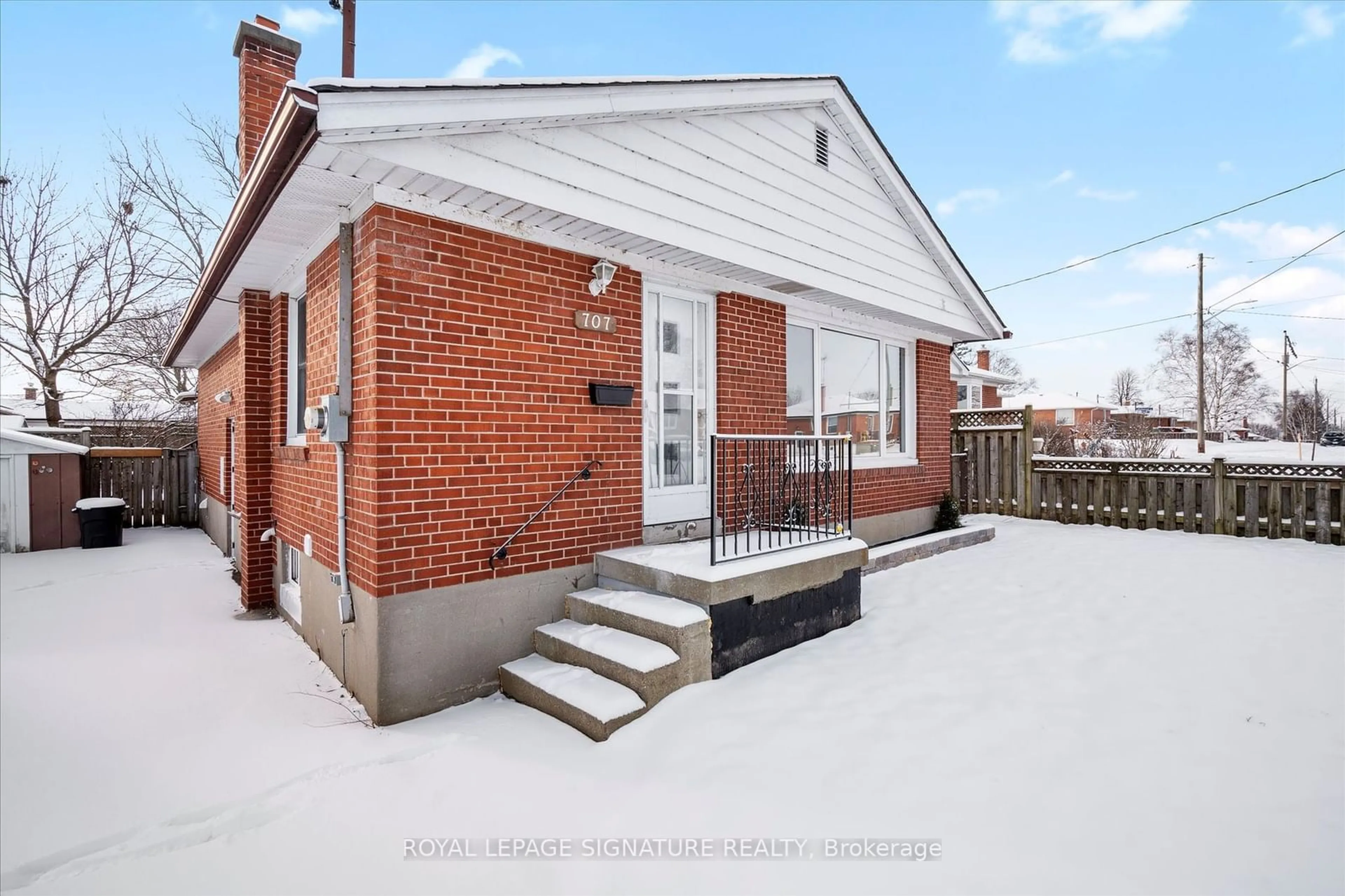 Home with brick exterior material, street for 707 Lakeview Ave, Oshawa Ontario L1J 1B5