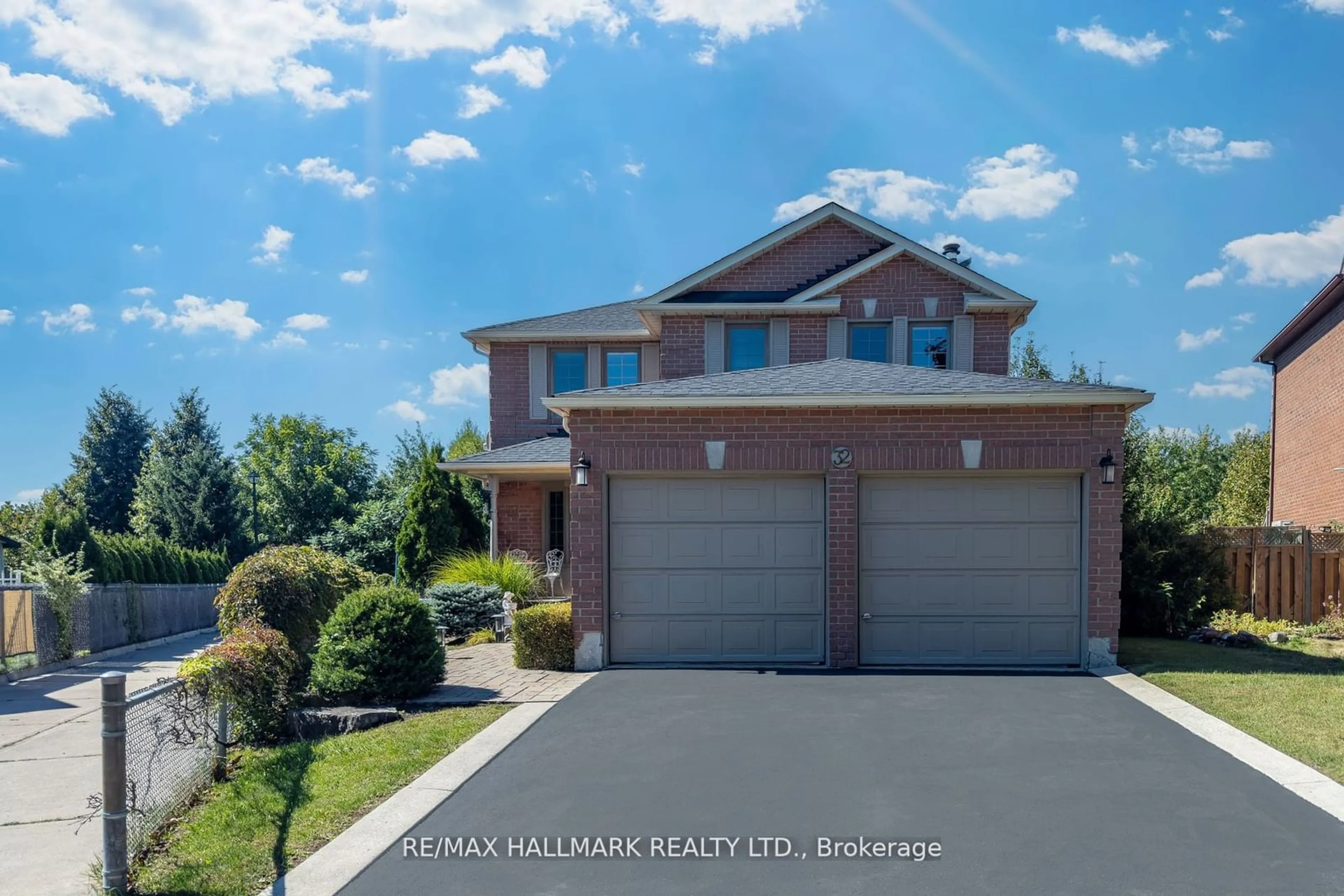 A pic from outside/outdoor area/front of a property/back of a property/a pic from drone, unknown for 32 Noake Cres, Ajax Ontario L1T 3L4