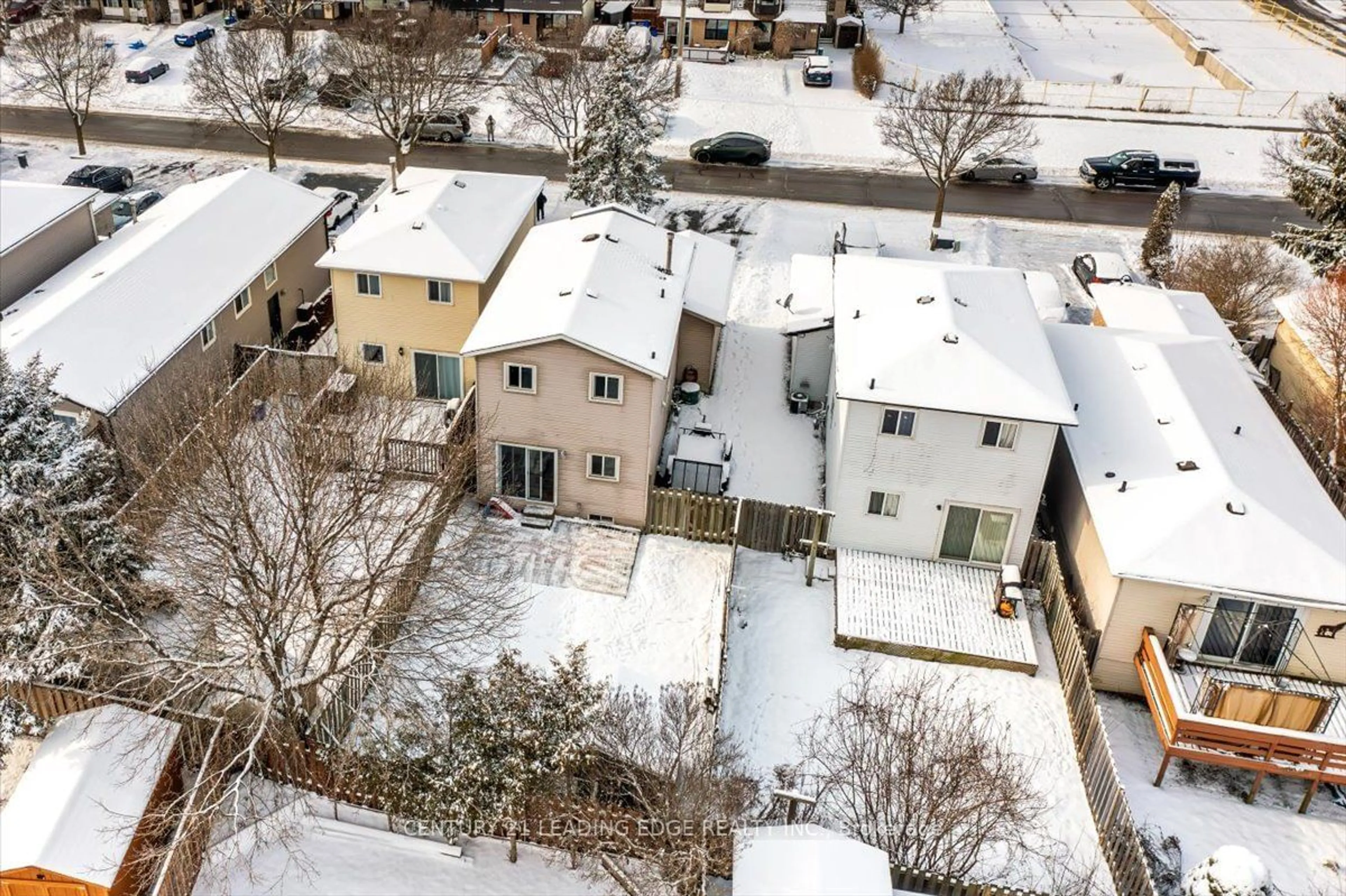 A pic from outside/outdoor area/front of a property/back of a property/a pic from drone, city buildings view from balcony for 1437 Ritson Rd Rd, Oshawa Ontario L1J 7M3