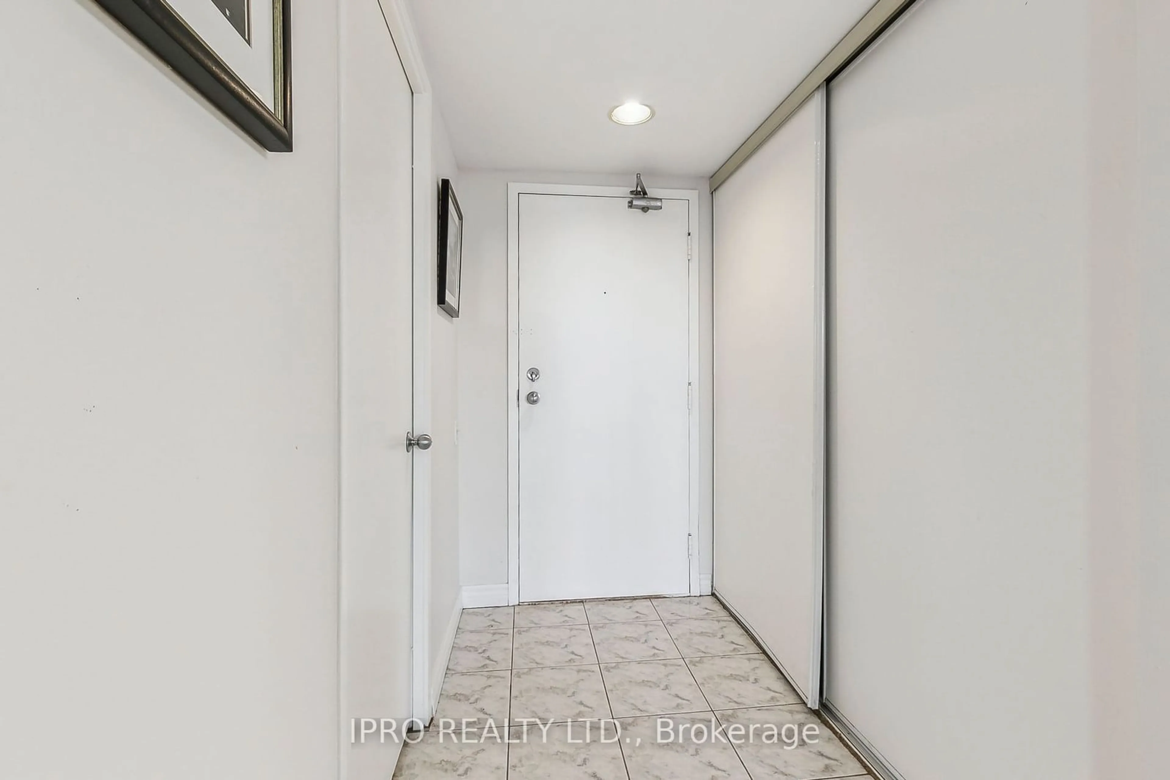 Indoor entryway for 2466 Eglinton Ave #707, Toronto Ontario M1K 5J9