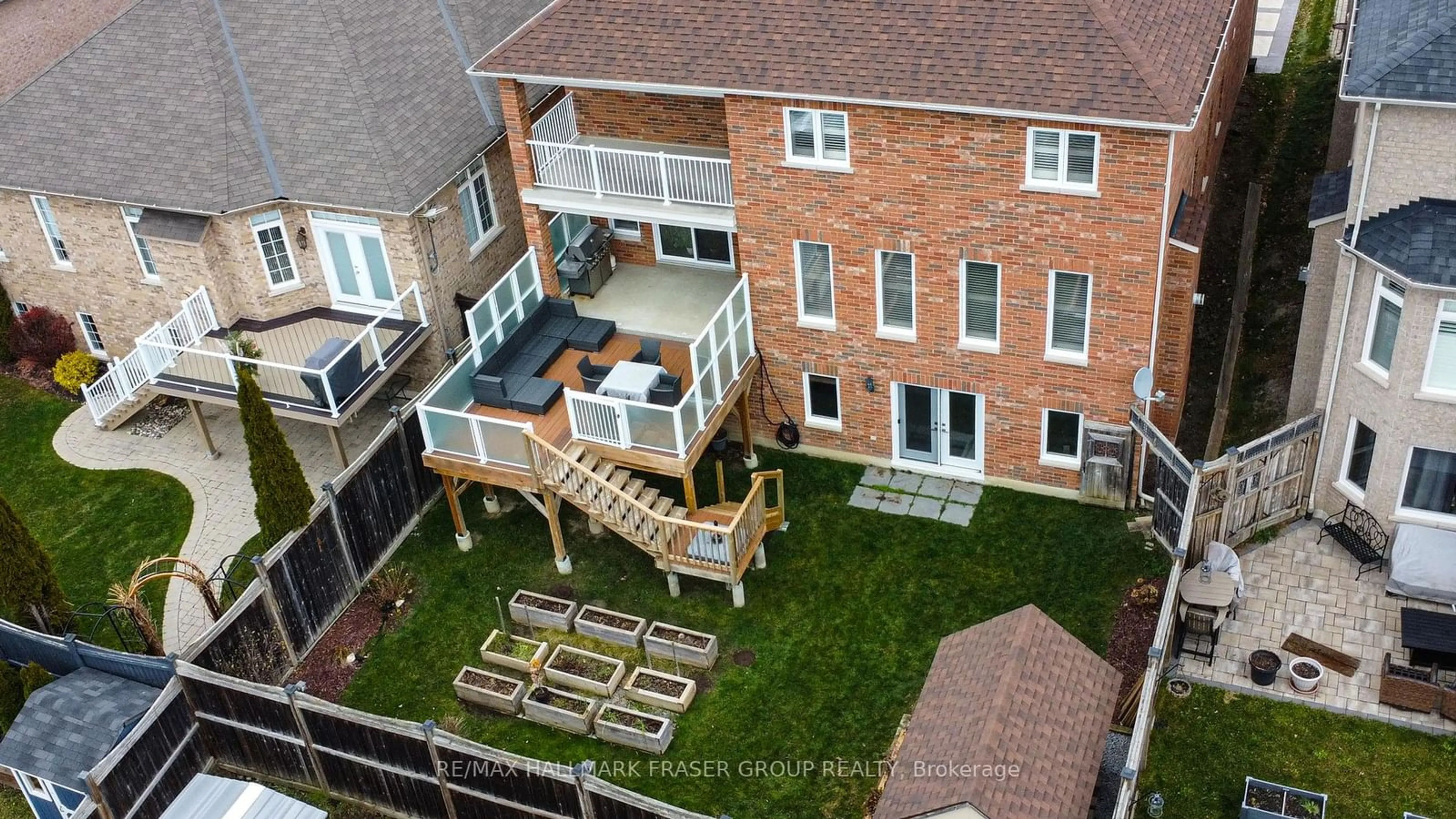 A pic from outside/outdoor area/front of a property/back of a property/a pic from drone, unknown for 826 Eagle Ridge Dr, Oshawa Ontario L1K 2Z9