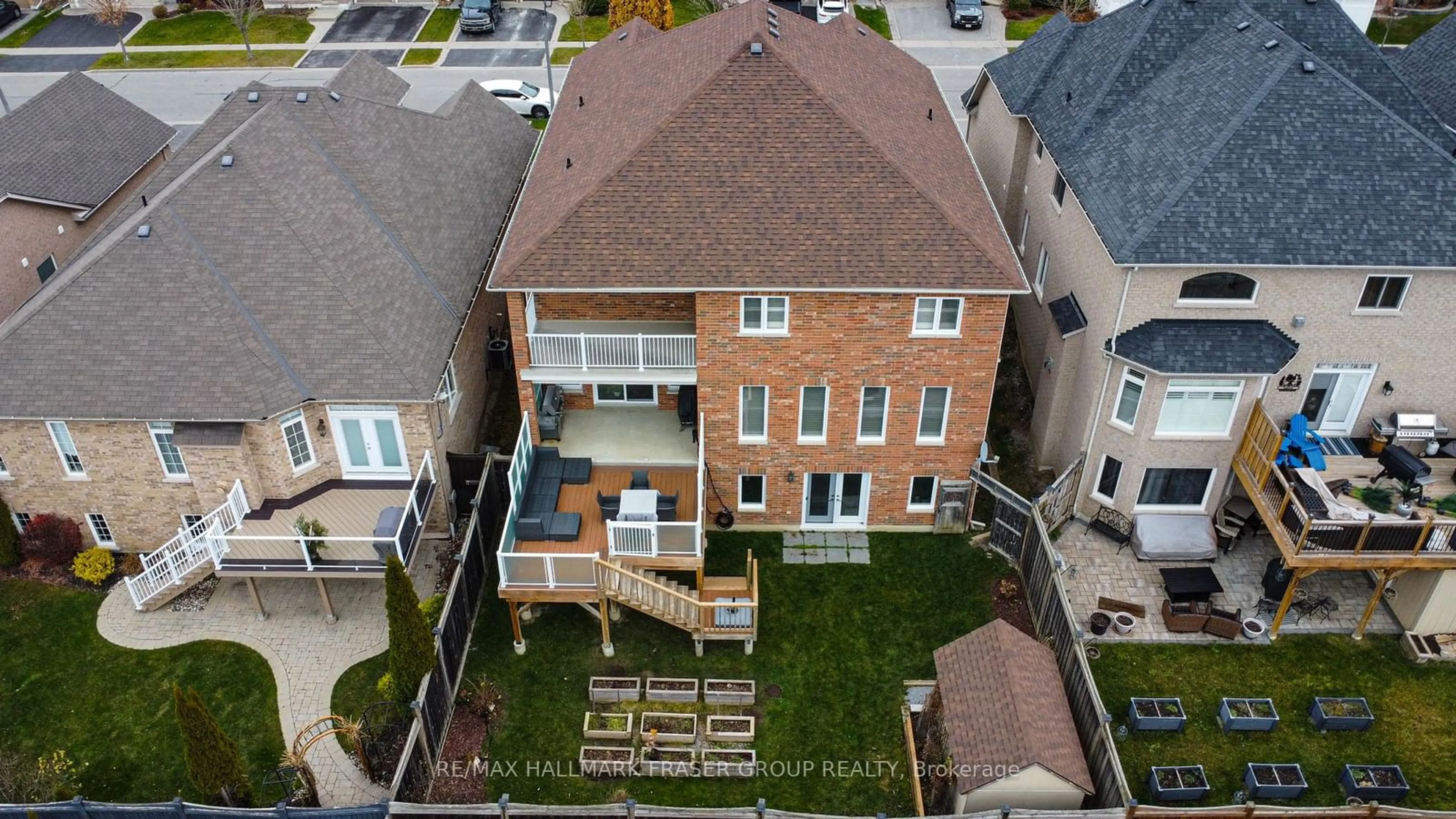 A pic from outside/outdoor area/front of a property/back of a property/a pic from drone, unknown for 826 Eagle Ridge Dr, Oshawa Ontario L1K 2Z9