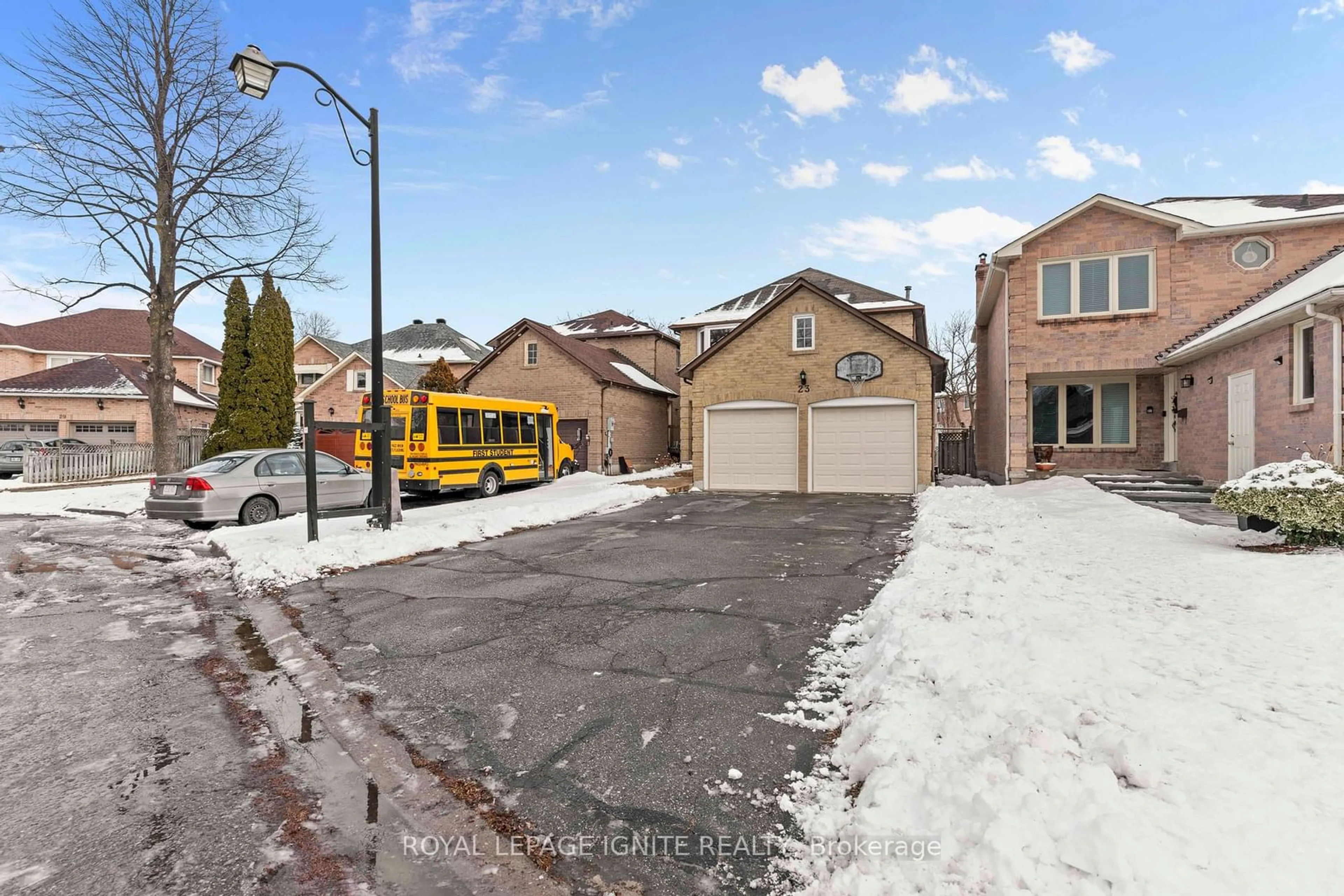 A pic from outside/outdoor area/front of a property/back of a property/a pic from drone, street for 23 SHALLICE Crt, Toronto Ontario M1B 4W7